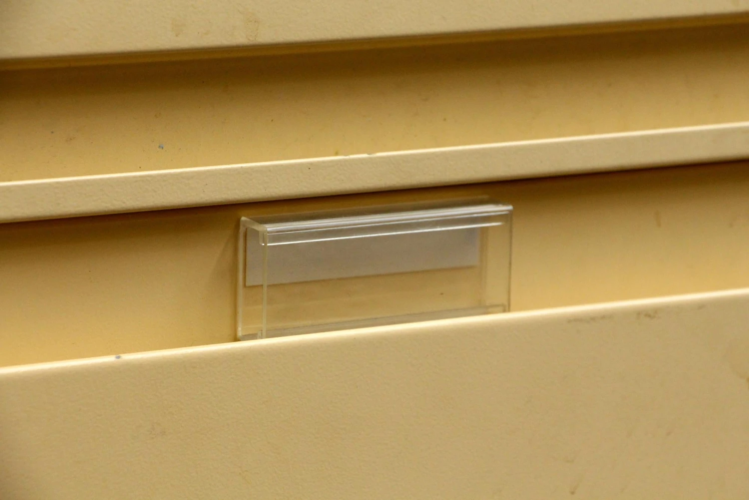 Vintage 5 Drawer Tan Metal File Cabinet 6 Vintage 5 Drawer Tan Metal File Cabinet - Image 4