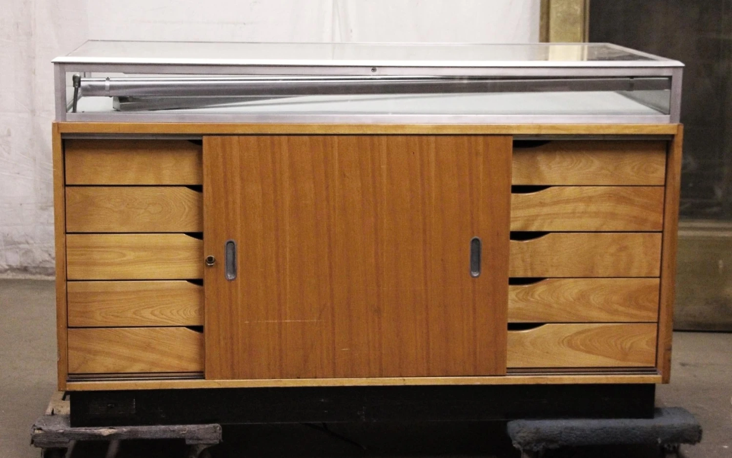 Mid Century Showcase With Storage Drawers 6 Mid Century Showcase With Storage Drawers - Image 4