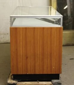 Mid Century Showcase With Storage Drawers 23 Mid Century Showcase With Storage Drawers -OGT Sale Store n239197 10