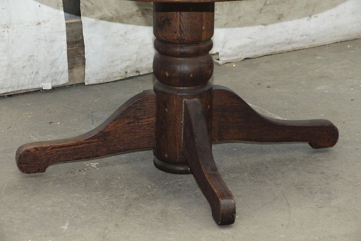 Round Oak Top Wood Table With Wheels 6 Round Oak Top Wood Table With Wheels - Image 4