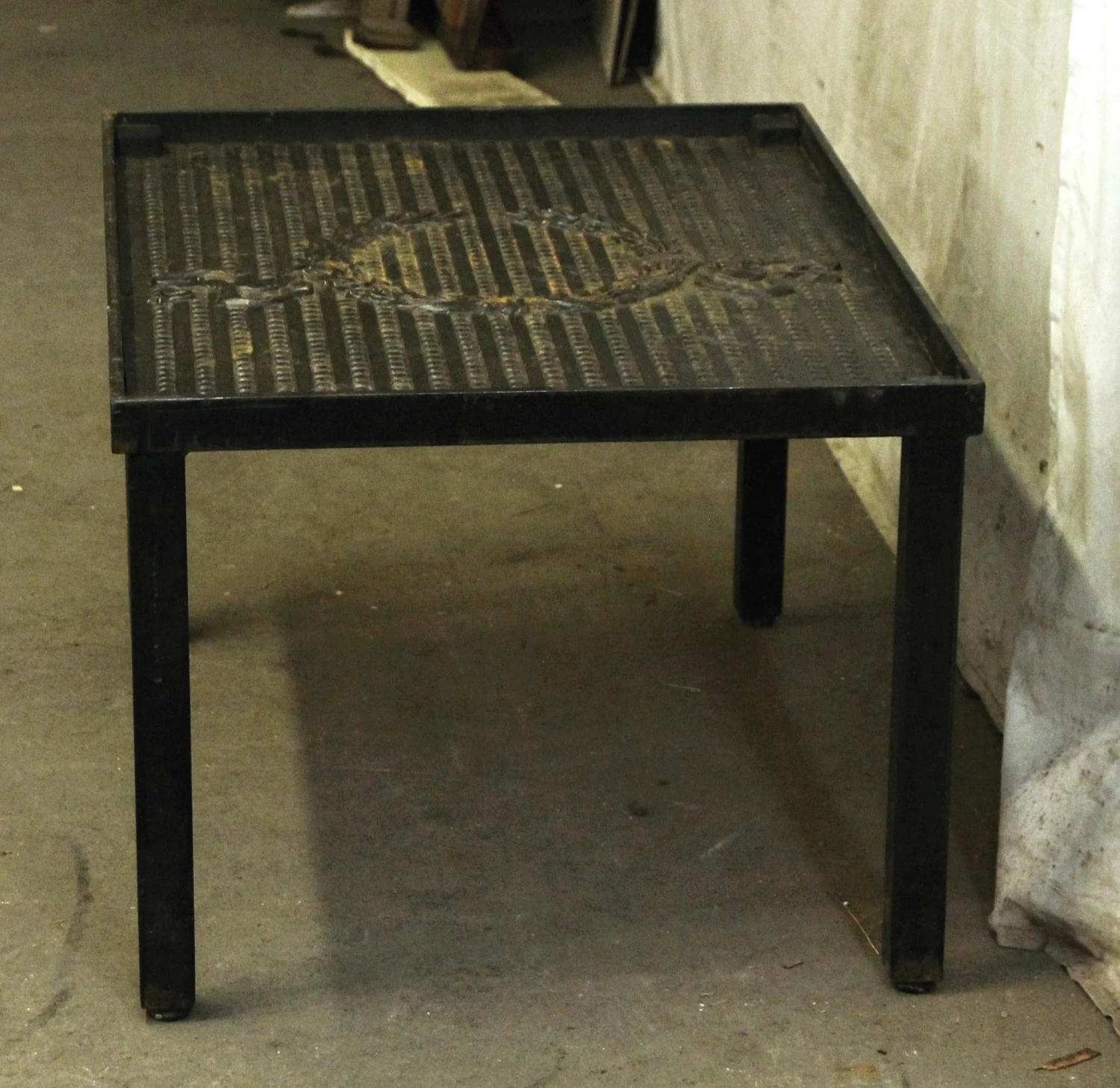 Beaded Wreath Iron Coffee Table 7 Beaded Wreath Iron Coffee Table - Image 5