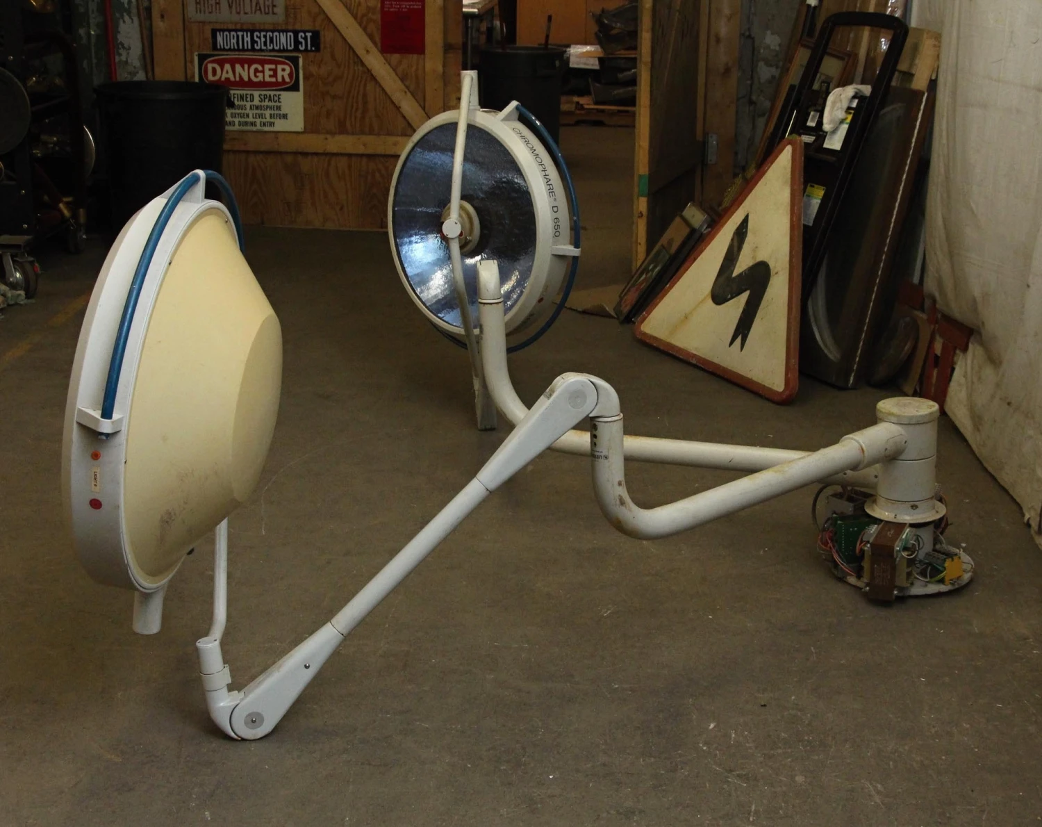 Double Arm Hospital Surgical Light 6 Double Arm Hospital Surgical Light - Image 4