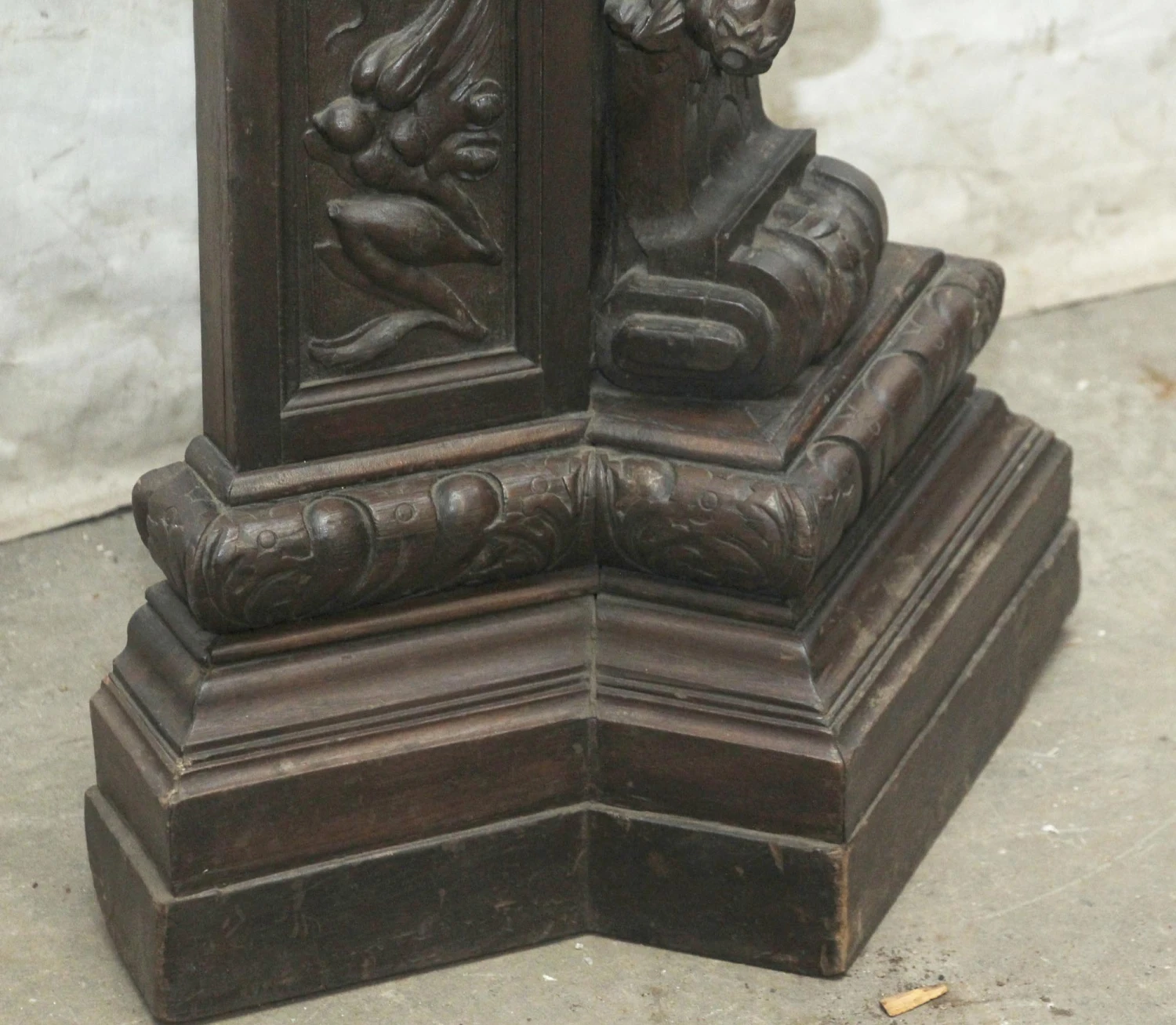 Antique 6.75 Ft. Wide Mahogany Carved Figural Mantel 13 Antique 6.75 Ft. Wide Mahogany Carved Figural Mantel - Image 11