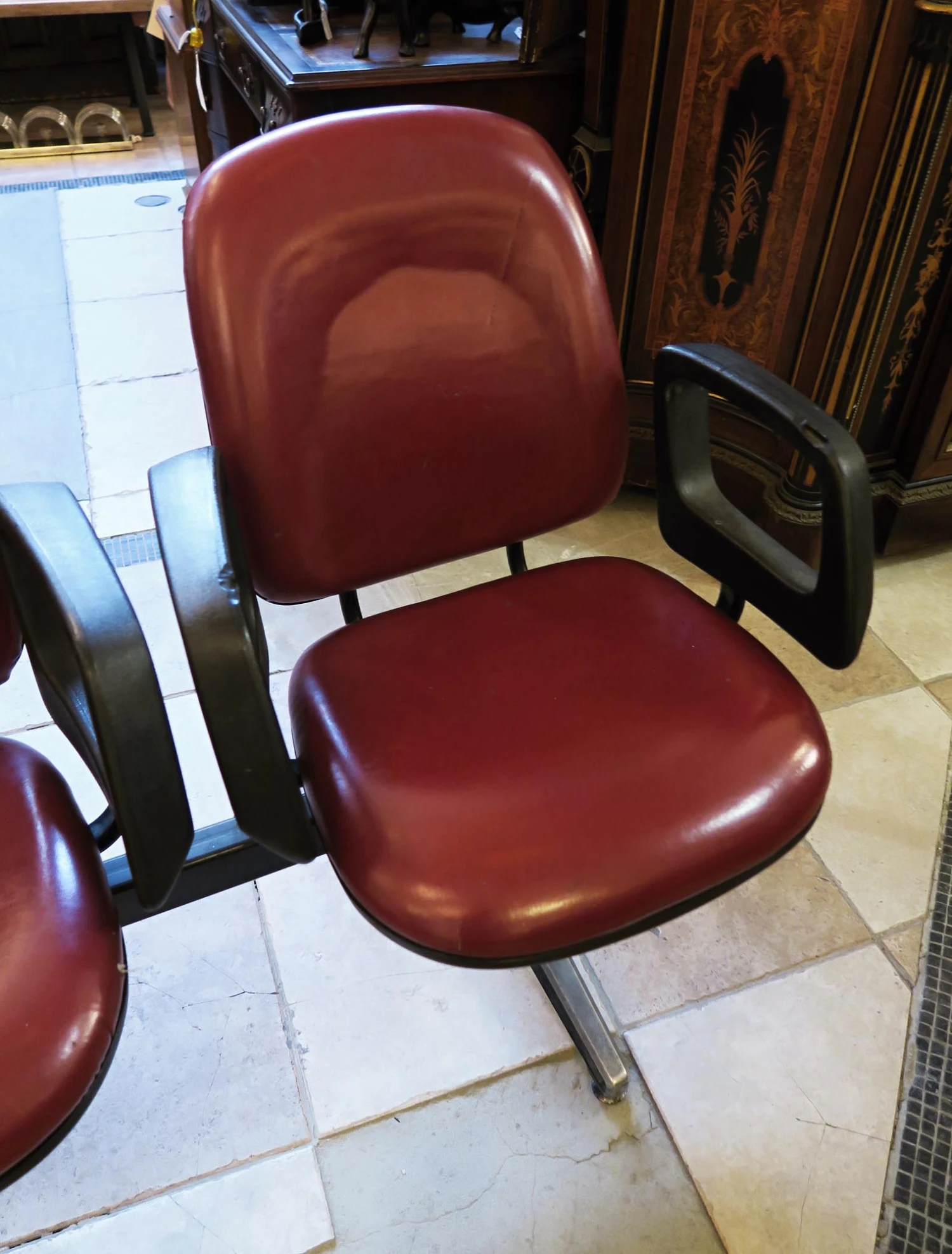 3 Seat Modern Red Commercial Seating Unit 7 3 Seat Modern Red Commercial Seating Unit - Image 5