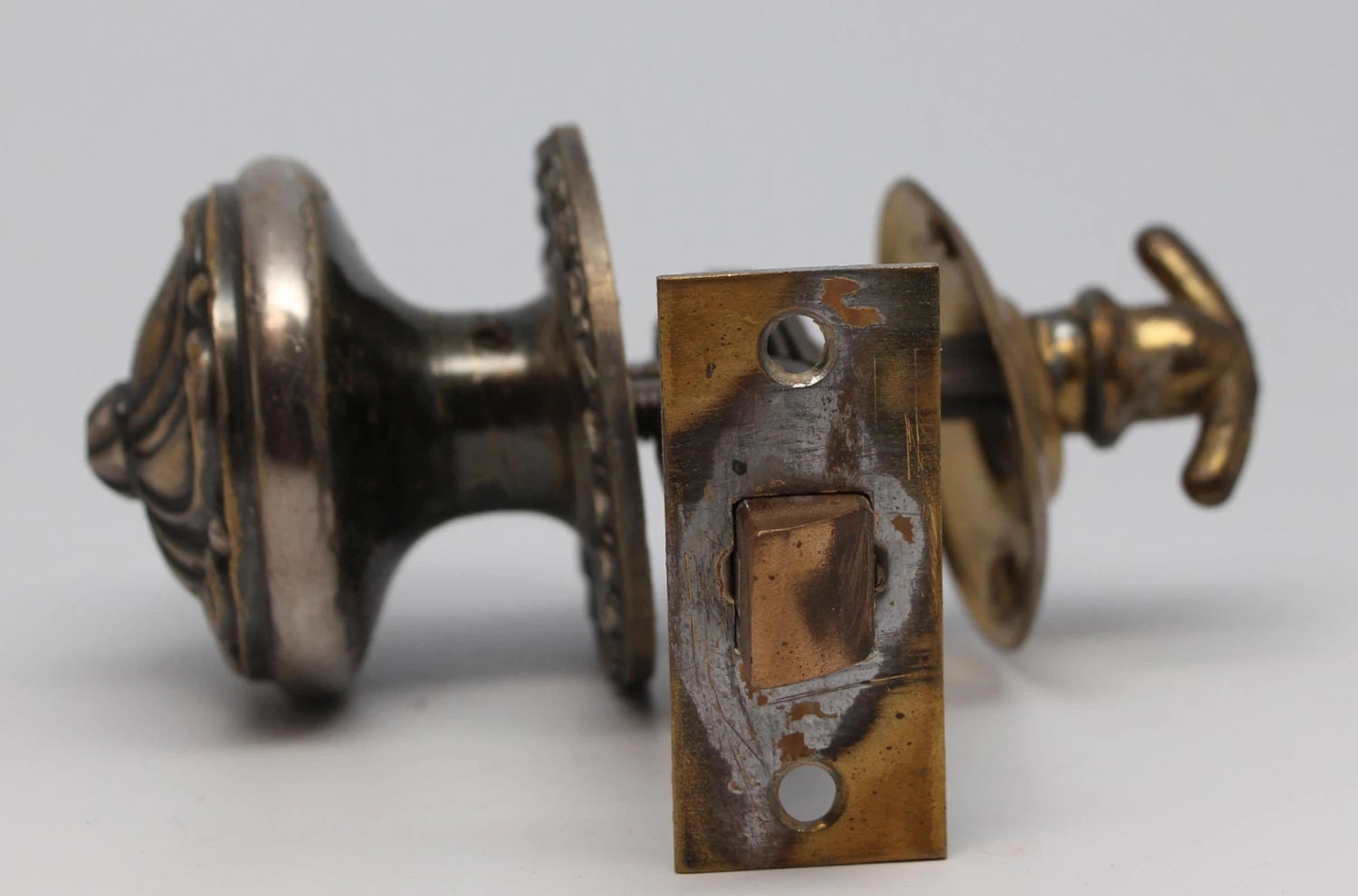 Art Nouveau Floral Door Knob & Closet Latch Set 6 Art Nouveau Floral Door Knob & Closet Latch Set - Image 4