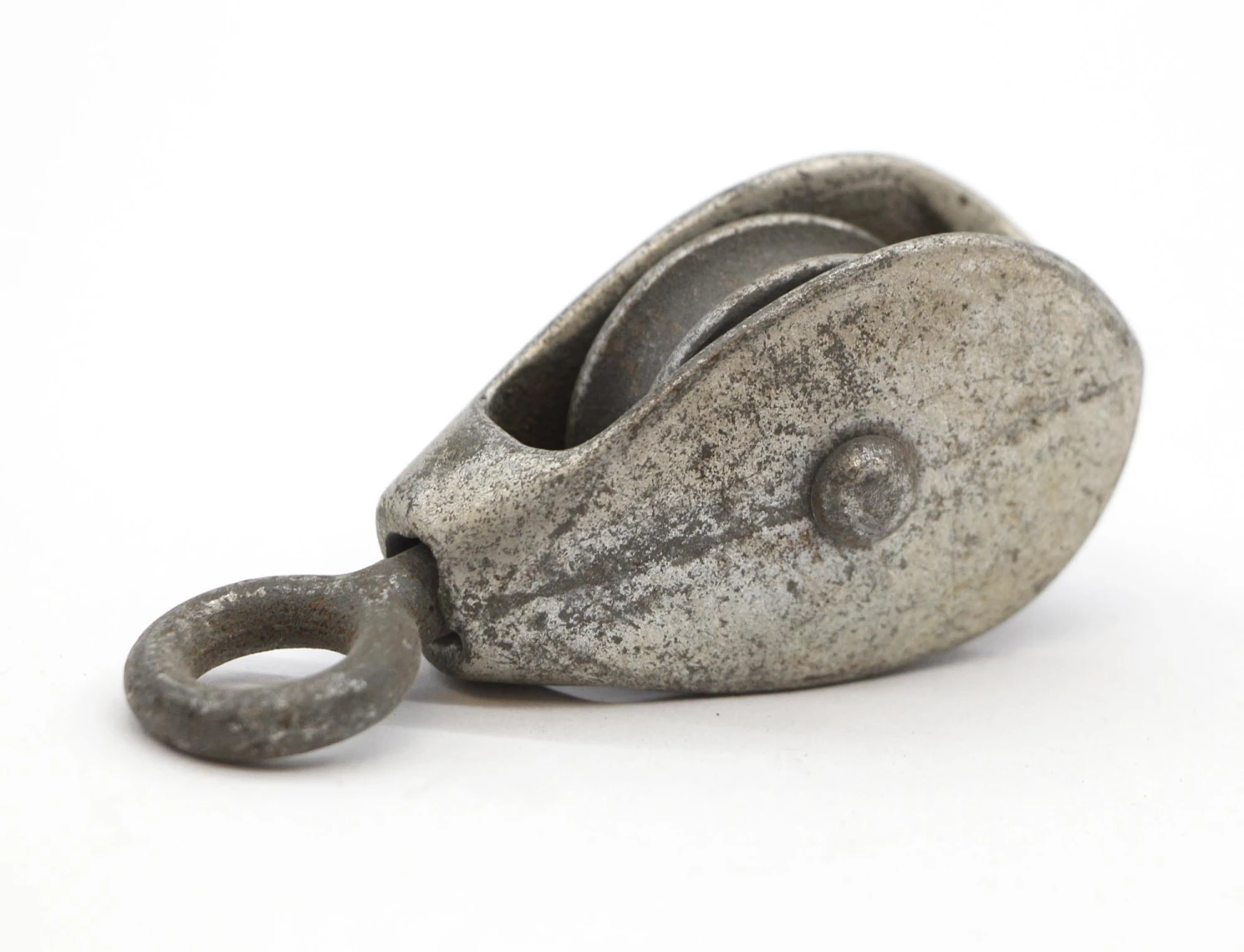 Vintage 2.875 In. Single Wheel Gray Steel Pulley 5 Vintage 2.875 In. Single Wheel Gray Steel Pulley - Image 3