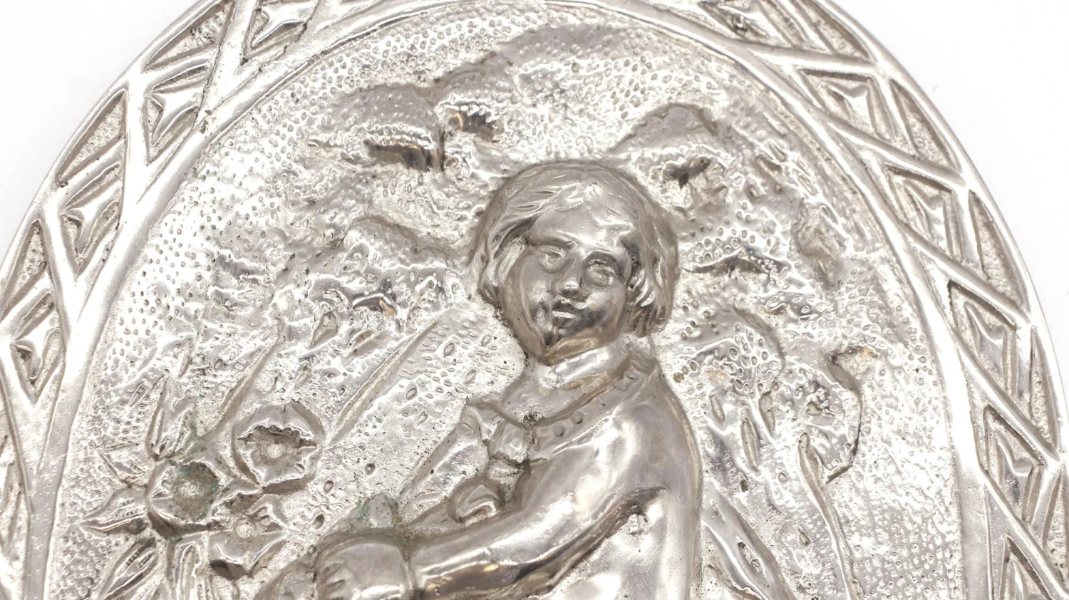 Vintage Cast Aluminum Figural Horseback Oval Silver Wall Relief 4 Vintage Cast Aluminum Figural Horseback Oval Silver Wall Relief - Image 2