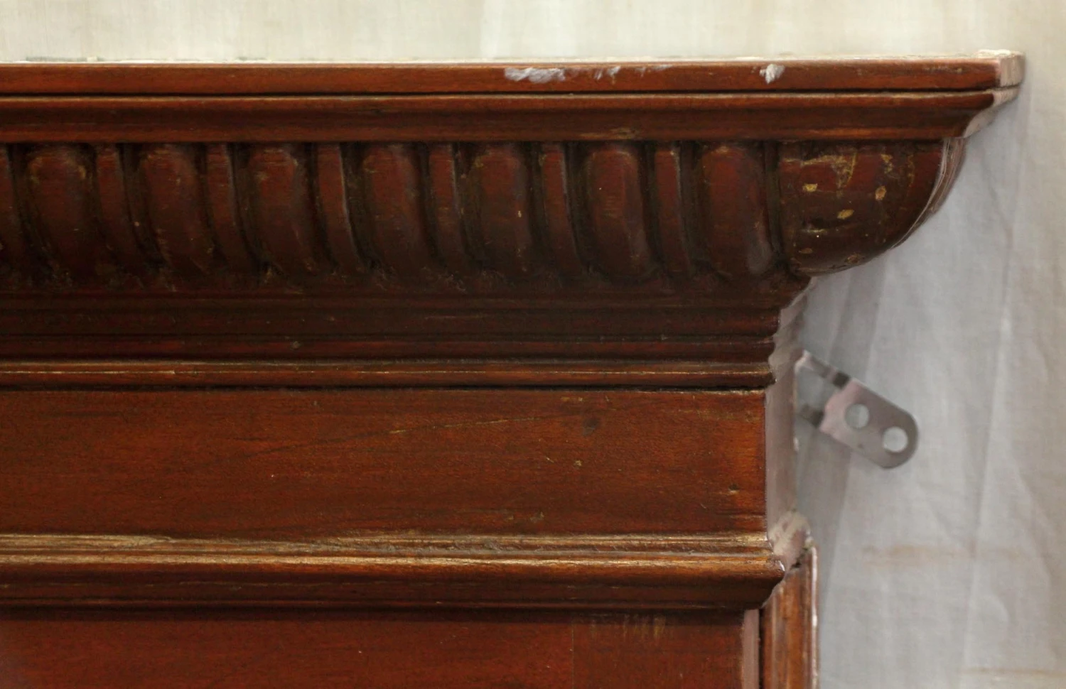 Traditional Mahogany Over Mantel Mirror 5 Traditional Mahogany Over Mantel Mirror - Image 3