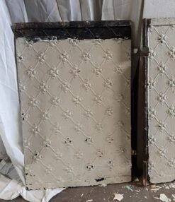 Off White Fire Back Set With Fleur De Lis Design -OGT Sale Store p258835 06