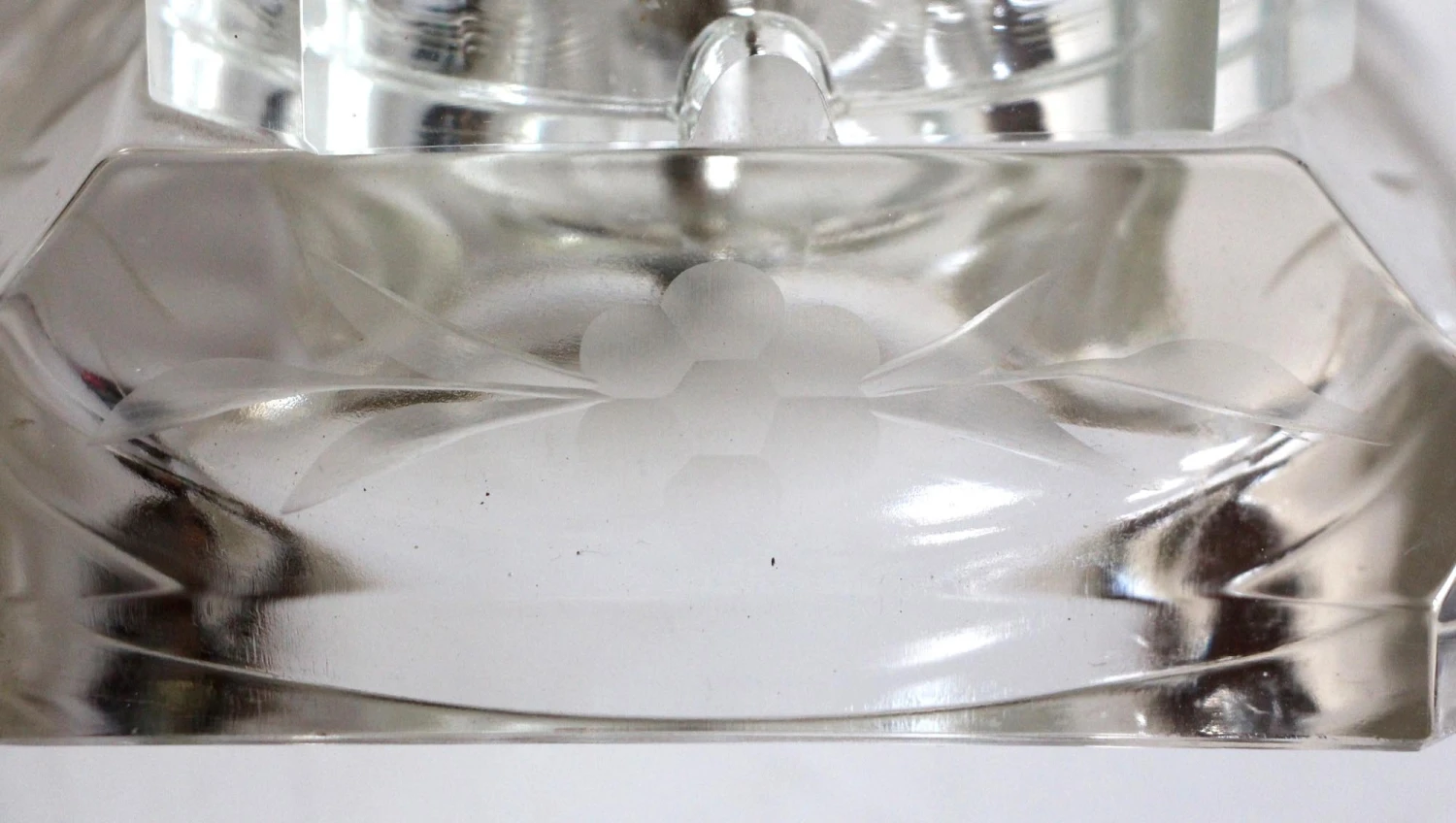 1940s Traditional Clear Crystal Vanity Table Lamp 8 1940s Traditional Clear Crystal Vanity Table Lamp - Image 6