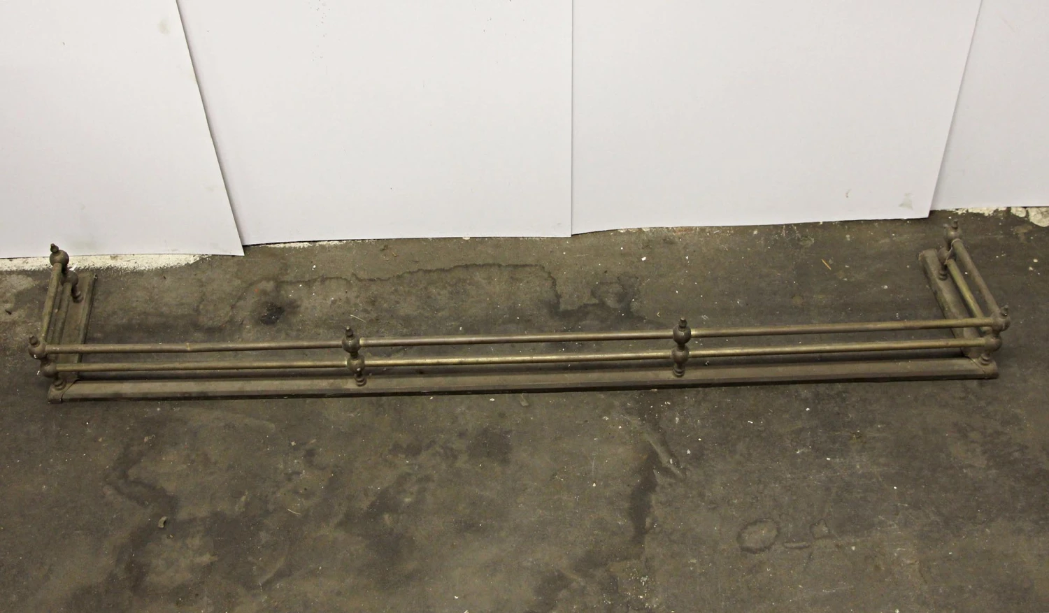 Traditional Antique 5 Foot Brass Fireplace Fender 6 Traditional Antique 5 Foot Brass Fireplace Fender - Image 4