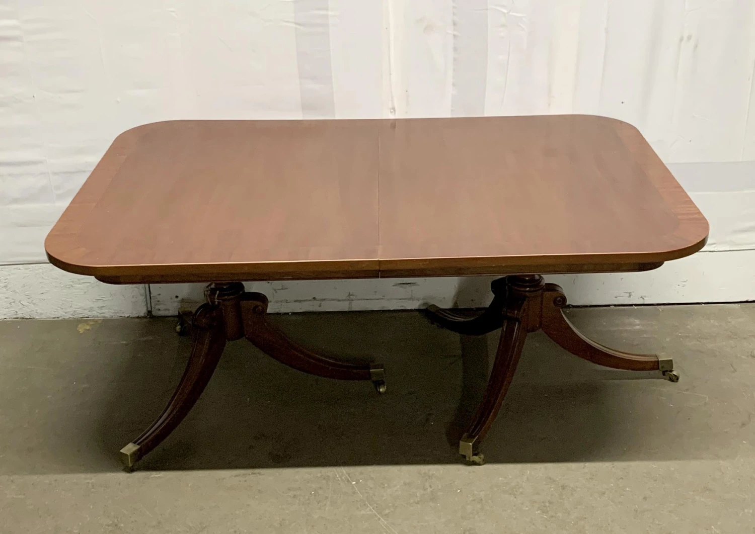 Duncan Phyfe Style 5 Foot Dining Room Table 6 Duncan Phyfe Style 5 Foot Dining Room Table - Image 4