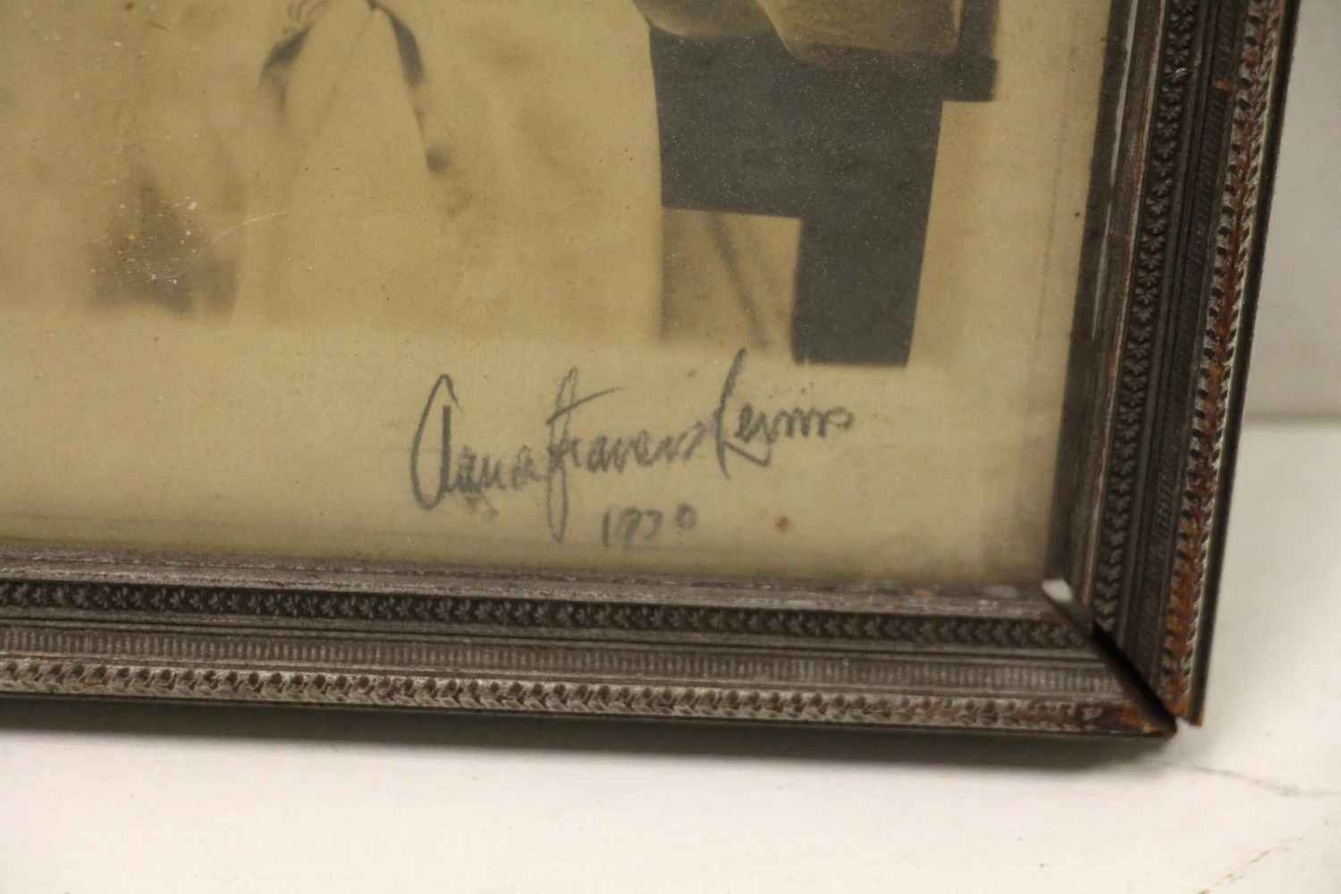 Picture Frame With Old Vintage Portrait 4 Picture Frame With Old Vintage Portrait - Image 2