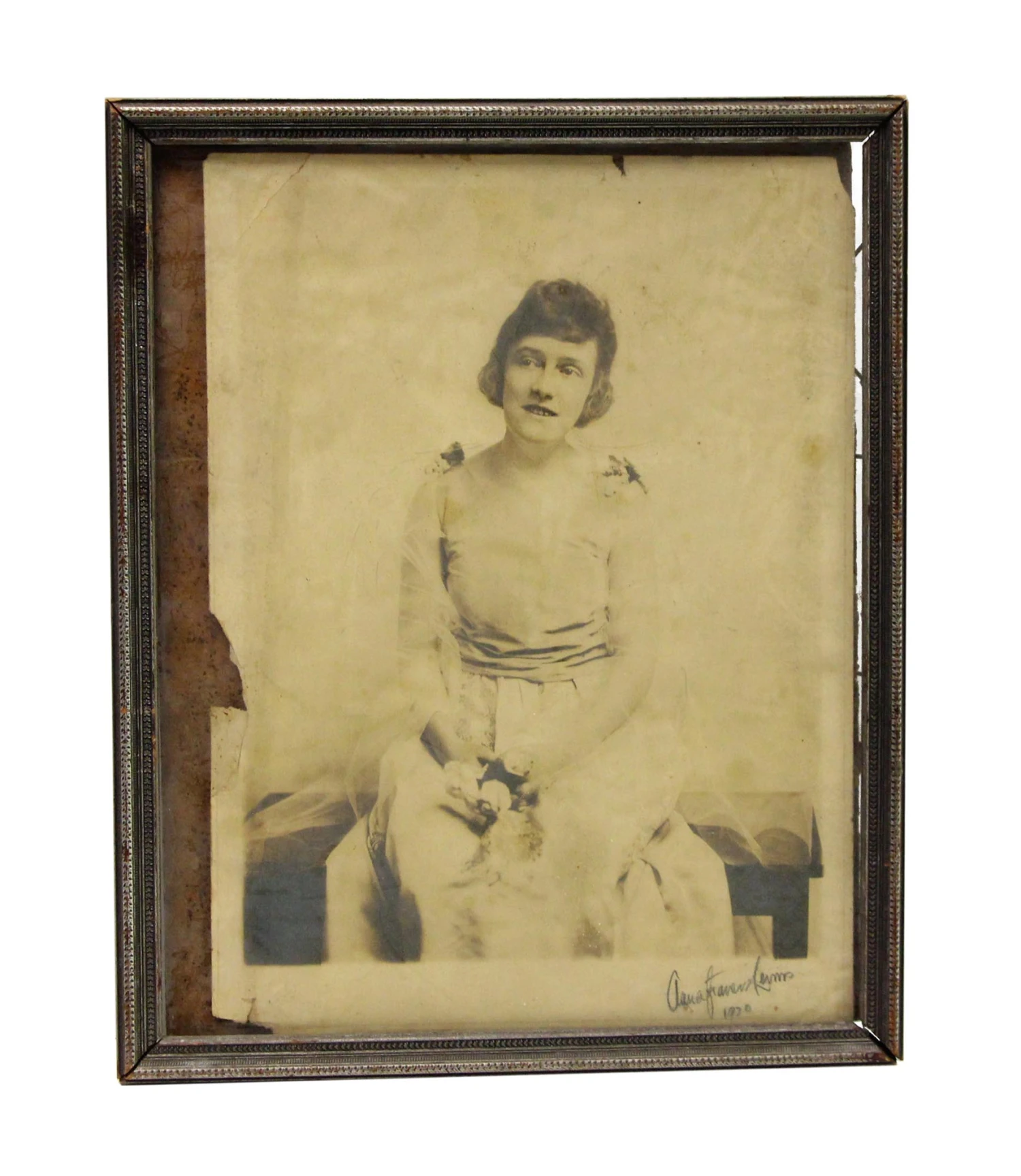 Picture Frame With Old Vintage Portrait 3 Picture Frame With Old Vintage Portrait