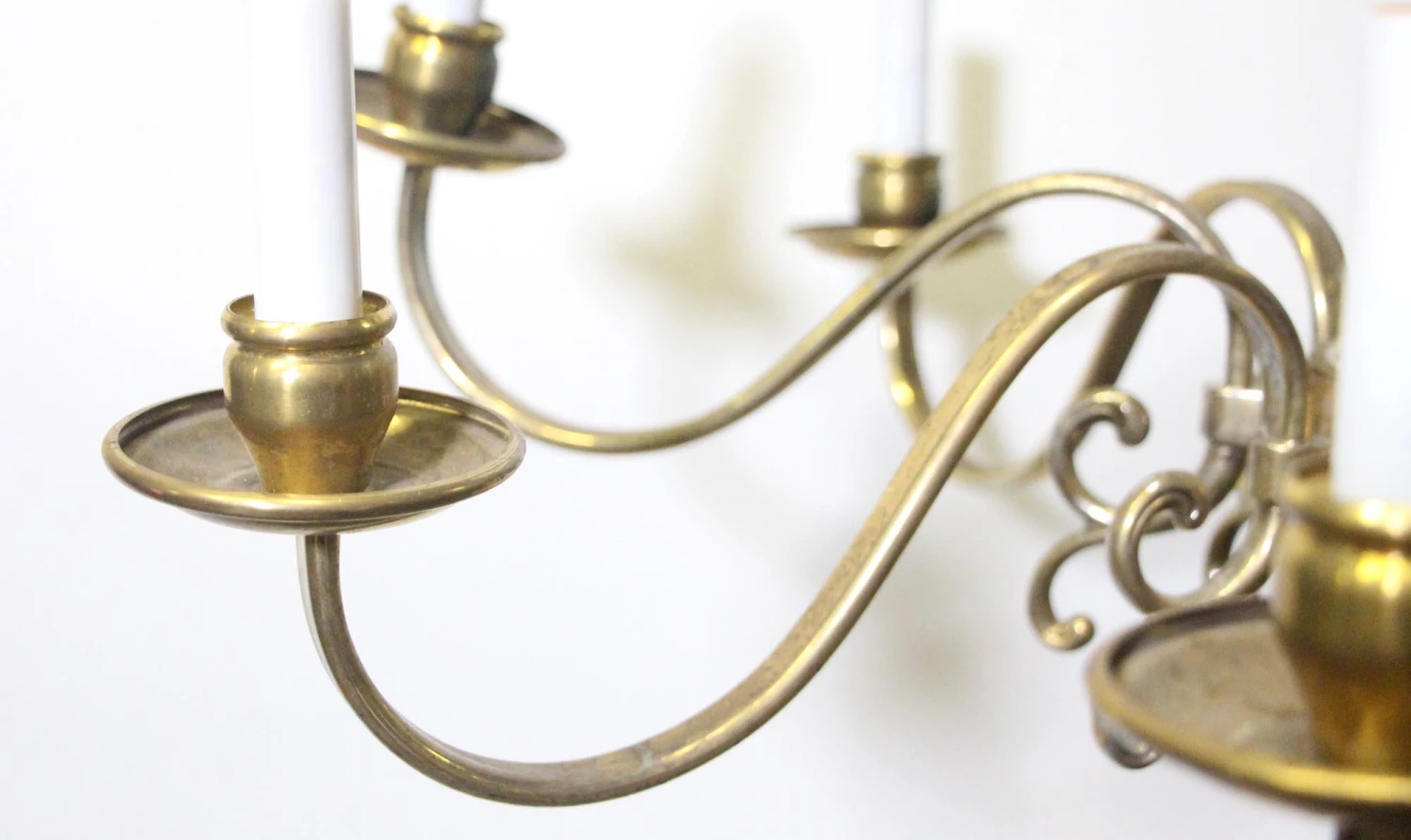 Antique 8 Arm Brass Colonial Style Chandelier 10 Antique 8 Arm Brass Colonial Style Chandelier - Image 8