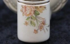 Pair Of 1940s White Floral Ceramic Bathroom Wall Sconces 16 Pair Of 1940s White Floral Ceramic Bathroom Wall Sconces -OGT Sale Store q273536 06