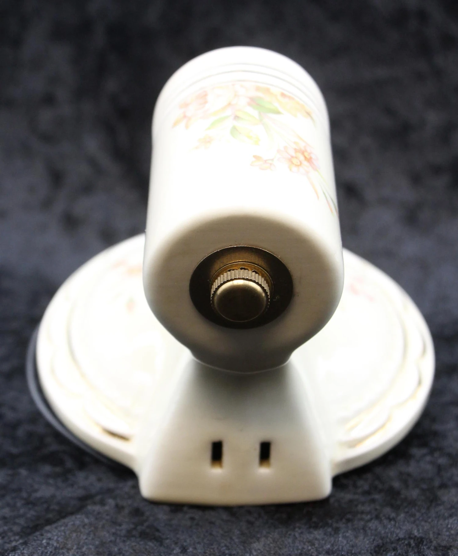 Pair Of 1940s White Floral Ceramic Bathroom Wall Sconces 10 Pair Of 1940s White Floral Ceramic Bathroom Wall Sconces - Image 8