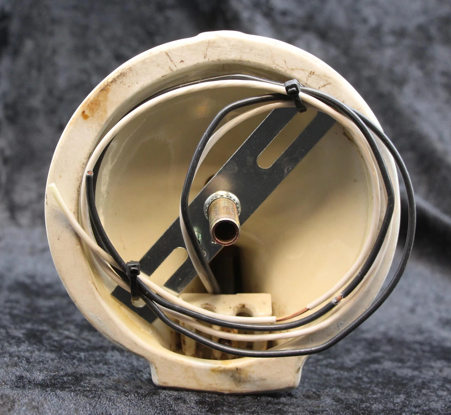 Pair Of 1940s White Floral Ceramic Bathroom Wall Sconces 11 Pair Of 1940s White Floral Ceramic Bathroom Wall Sconces - Image 9