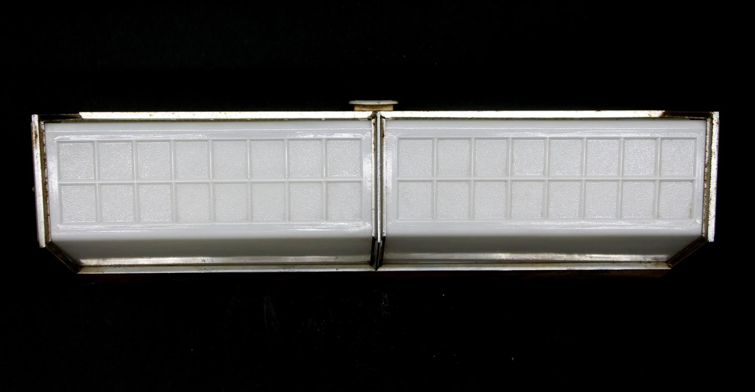 Vintage Glass & Nickel Art Deco Above Cabinet Bathroom Light 6 Vintage Glass & Nickel Art Deco Above Cabinet Bathroom Light - Image 4