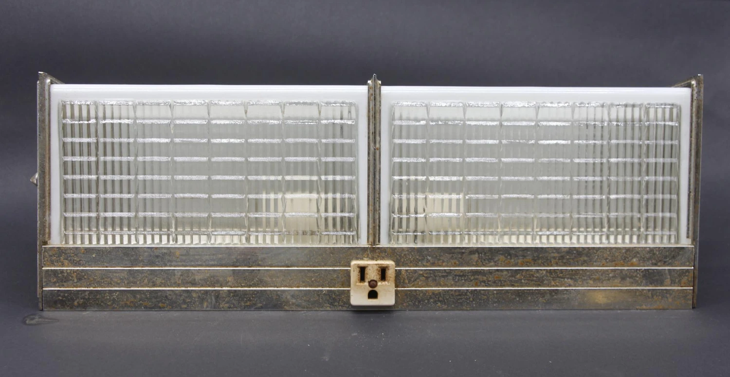 Vintage Glass & Nickel Art Deco Above Cabinet Bathroom Light 10 Vintage Glass & Nickel Art Deco Above Cabinet Bathroom Light - Image 8