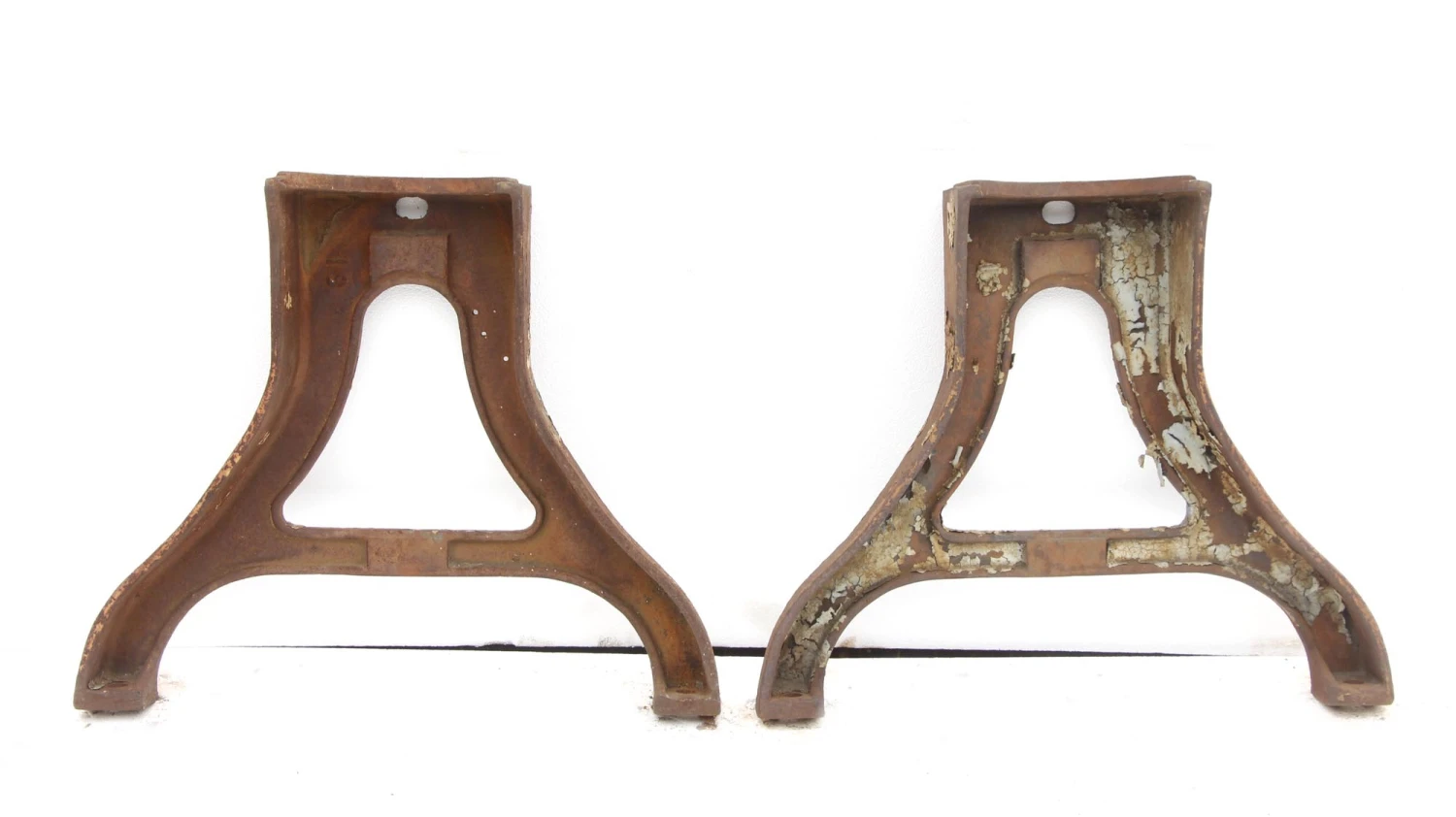 Pair Of 21.5 In. Rusted Machine Base Cast Iron Legs 6 Pair Of 21.5 In. Rusted Machine Base Cast Iron Legs - Image 4