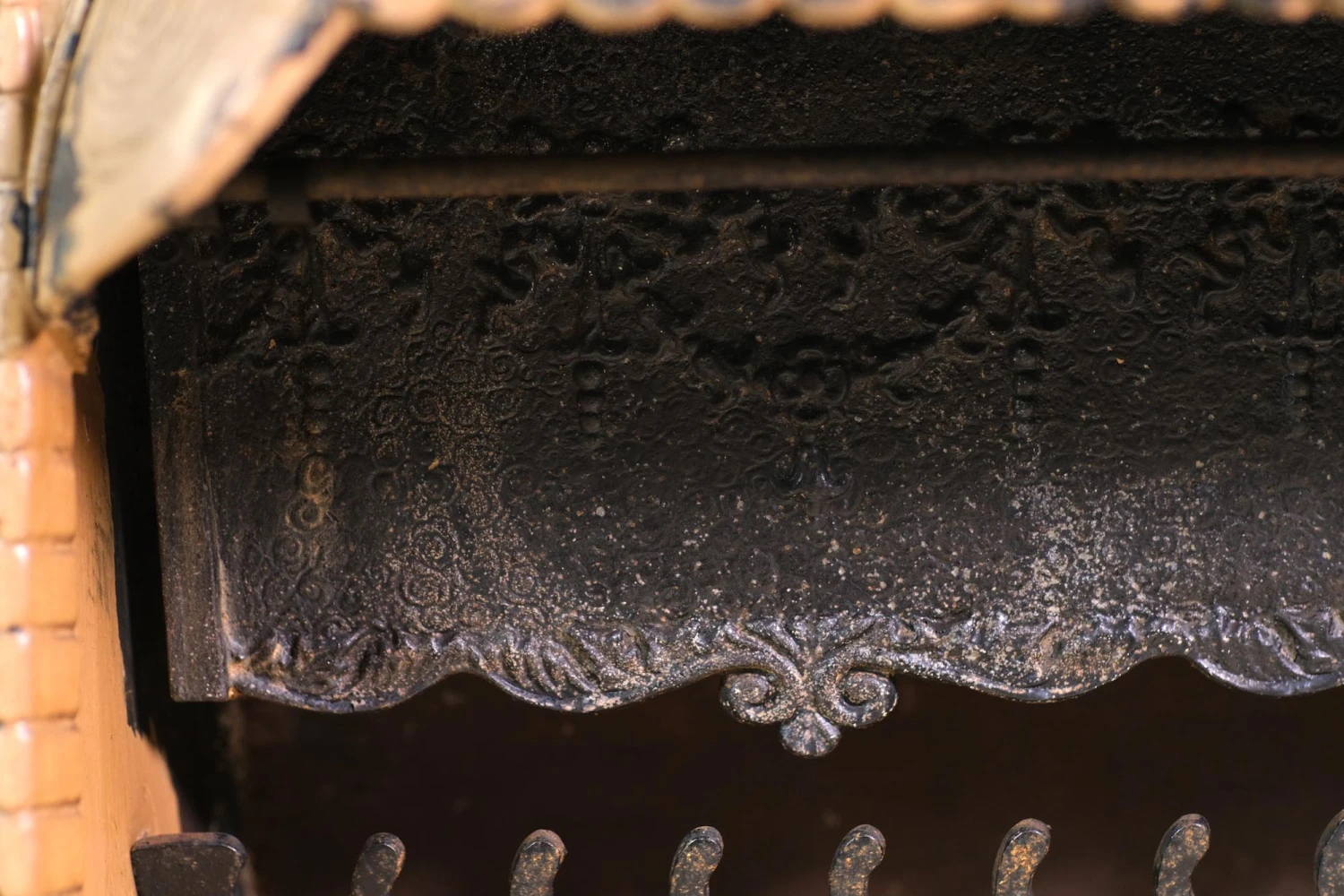 19th Century Dawson Bros. Cast Iron Fireplace Insert 8 19th Century Dawson Bros. Cast Iron Fireplace Insert - Image 6