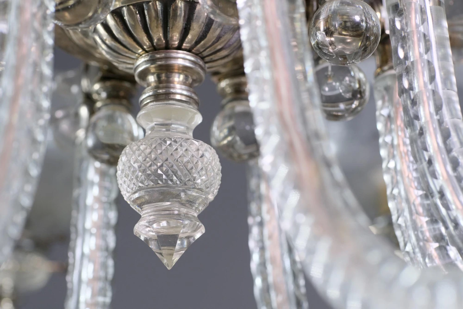 Late 20th Century 8 Arm Cut Crystal Fine Osler Chandelier 9 Late 20th Century 8 Arm Cut Crystal Fine Osler Chandelier - Image 7