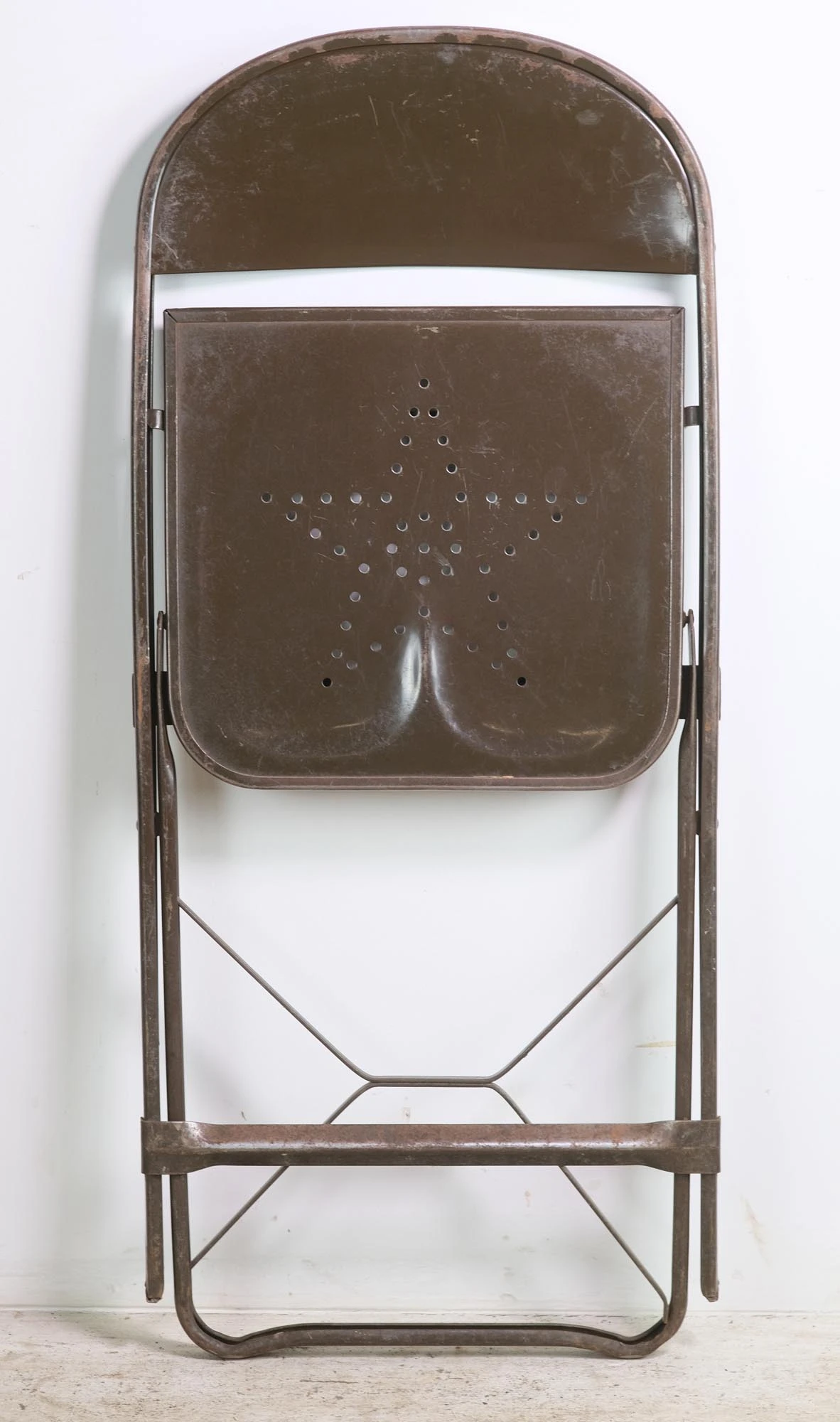 Vintage Star Cutout Brown Seat Steel Folding Chair 11 Vintage Star Cutout Brown Seat Steel Folding Chair - Image 9
