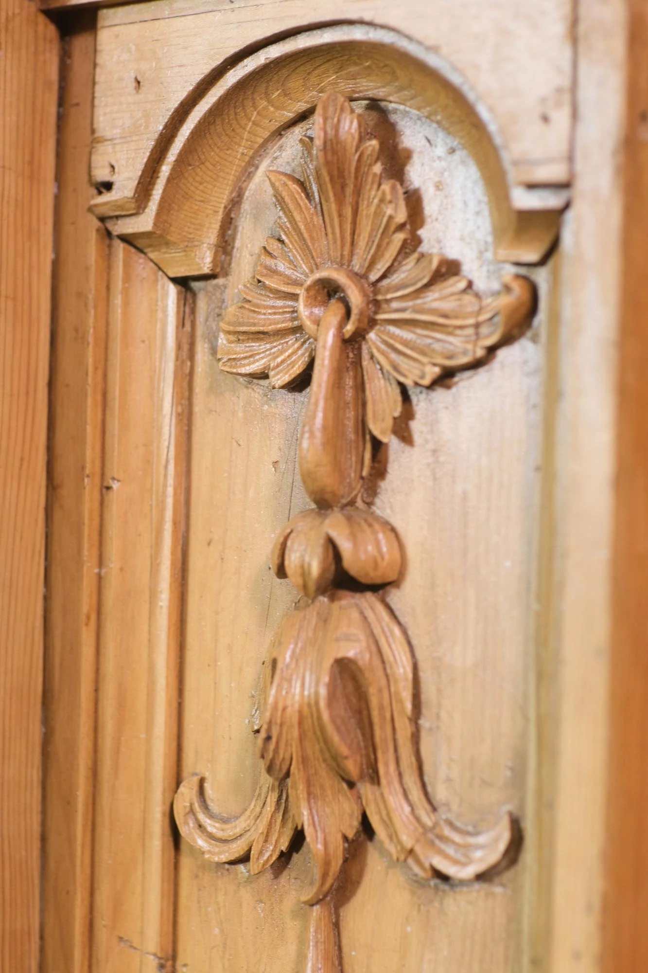 Vintage Carved Pine Floral Rococo Mantel With Over Mantel Molding 6 Vintage Carved Pine Floral Rococo Mantel With Over Mantel Molding - Image 4