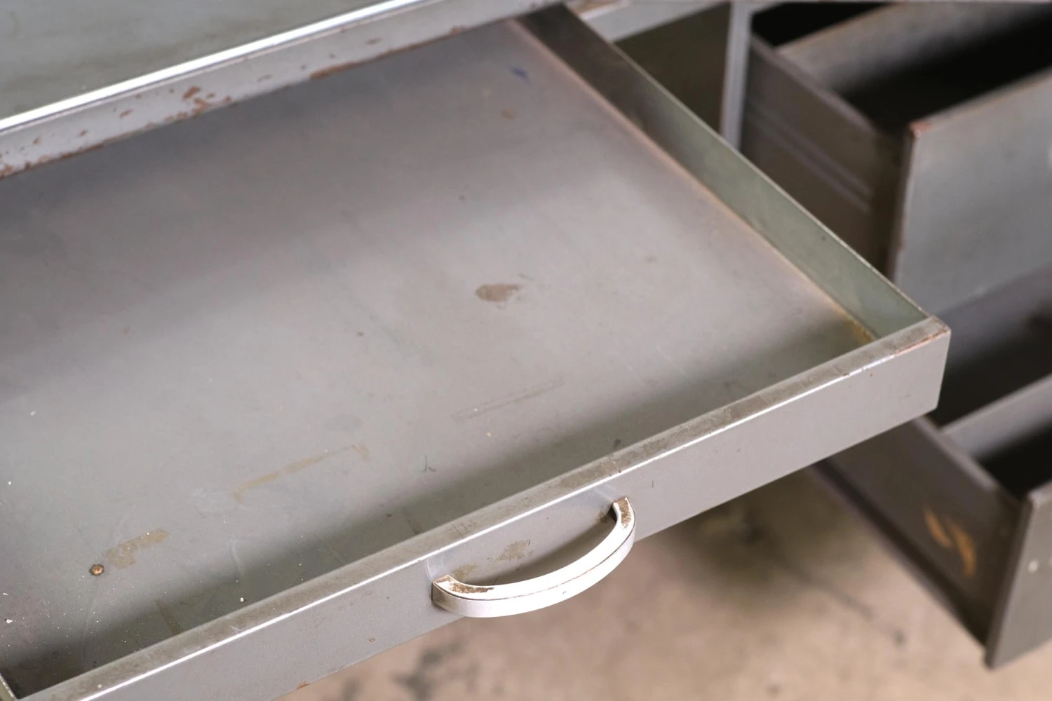 Steel Desk With 3 Drawers & Tray 7 Steel Desk With 3 Drawers & Tray - Image 5