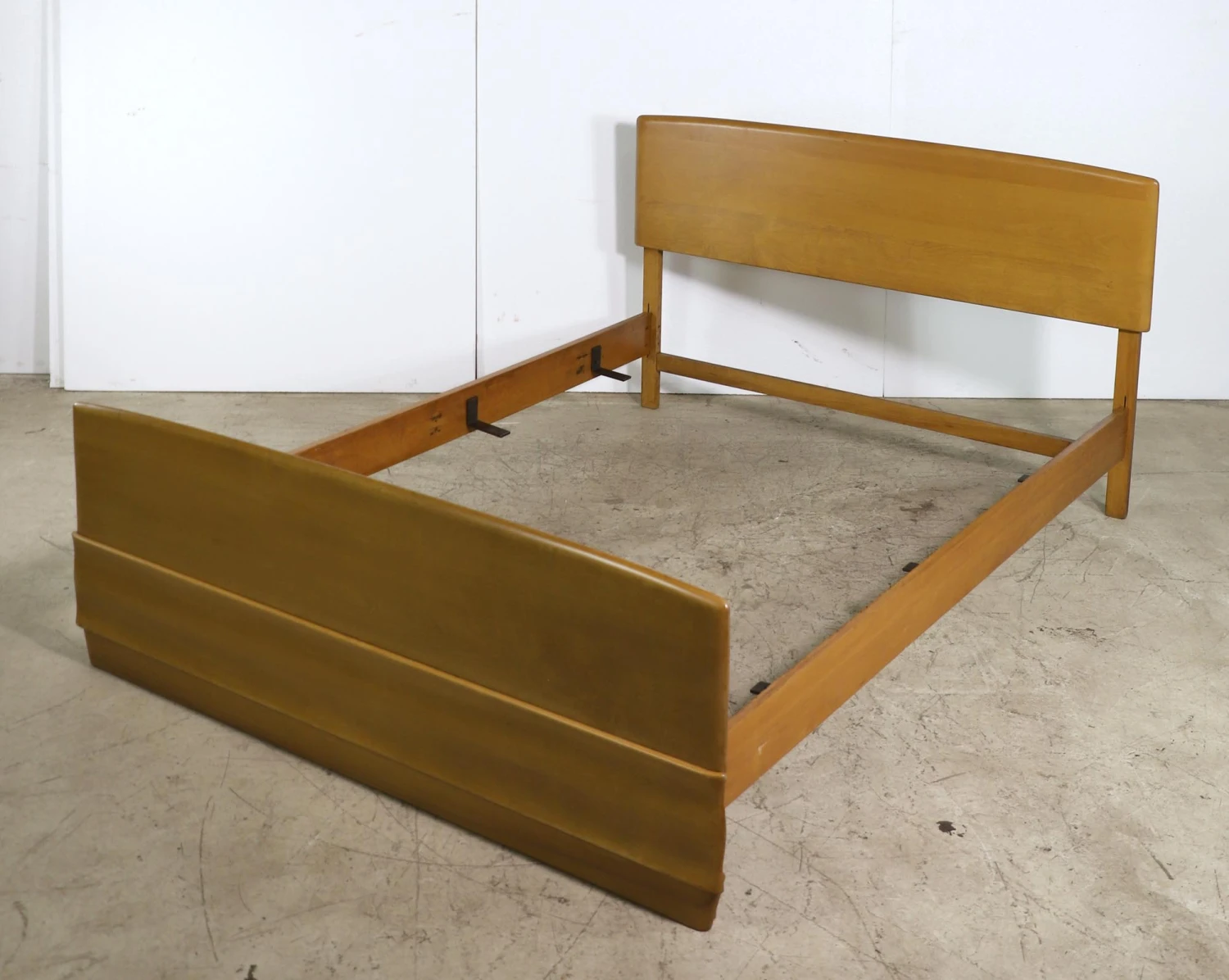 Heywood Wakefield Maple Mid Century Full Size Bed Frame 6 Heywood Wakefield Maple Mid Century Full Size Bed Frame - Image 4