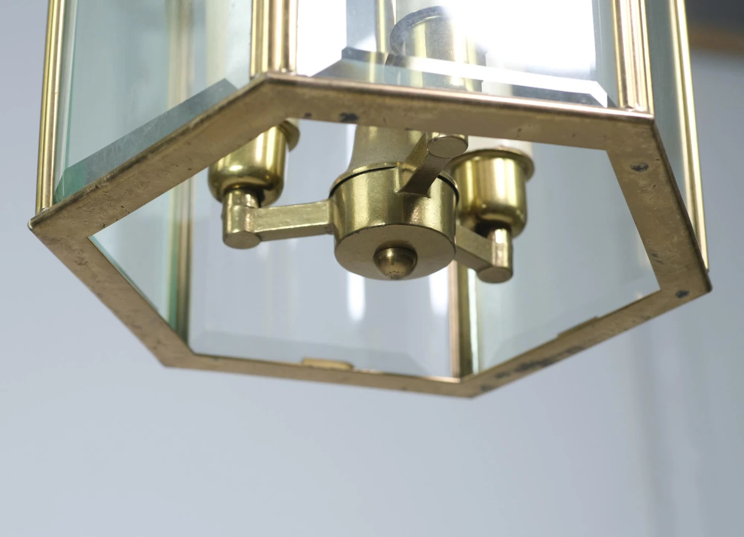Traditional 3 Light Hexagonal Brass Lantern Light 8 Traditional 3 Light Hexagonal Brass Lantern Light - Image 6