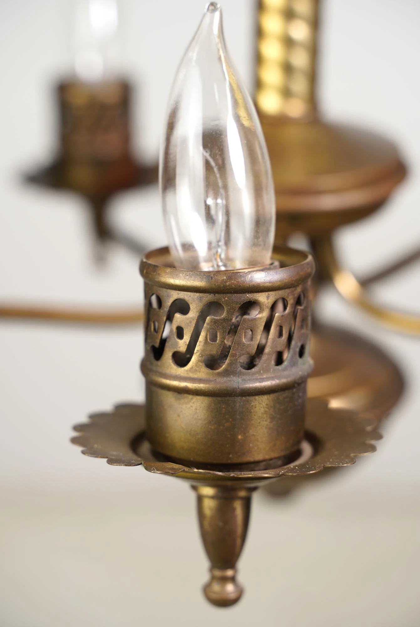 Antique Traditional 5 Arm Brass Chandelier 8 Antique Traditional 5 Arm Brass Chandelier - Image 6