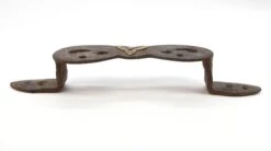 Antique 11.375 In. Cast Iron Center Brass Foliate Motif Trunk Pull 12 Antique 11.375 In. Cast Iron Center Brass Foliate Motif Trunk Pull -OGT Sale Store q281773 05