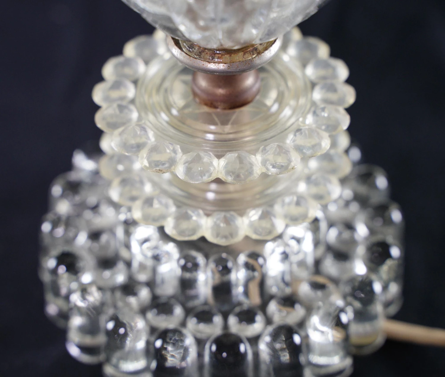 Vintage 1950s Clear Glass & Lucite Vanity Table Lamp 6 Vintage 1950s Clear Glass & Lucite Vanity Table Lamp - Image 4