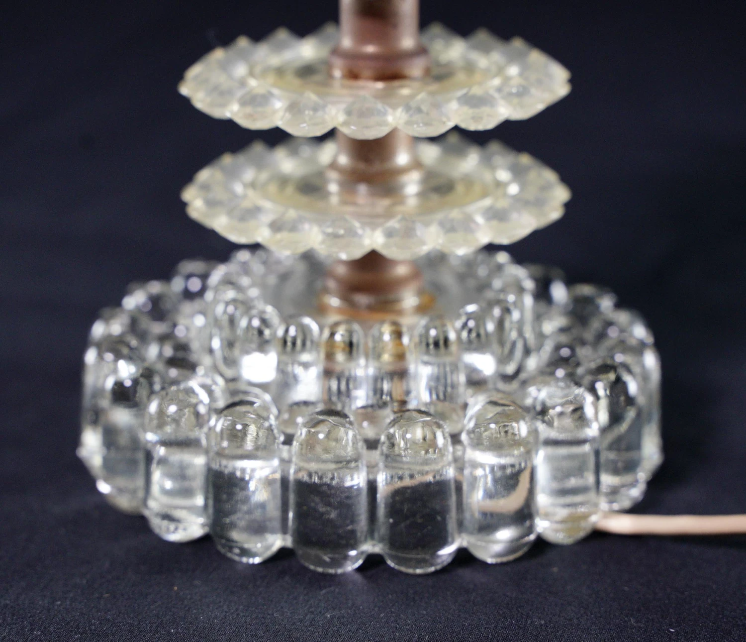 Vintage 1950s Clear Glass & Lucite Vanity Table Lamp 7 Vintage 1950s Clear Glass & Lucite Vanity Table Lamp - Image 5