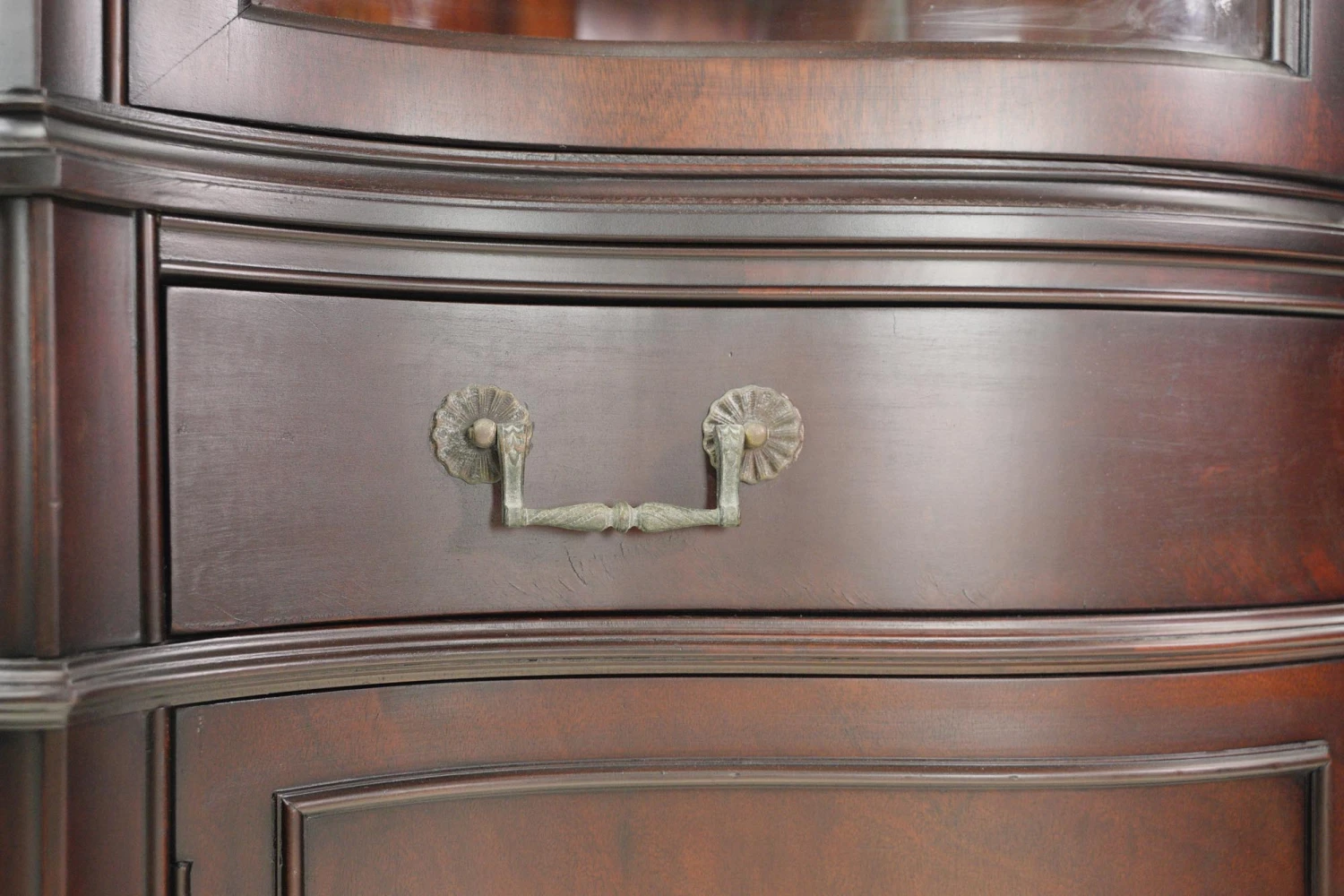 Traditional Mahogany Curved Glass Doors Corner Cabinet 10 Traditional Mahogany Curved Glass Doors Corner Cabinet - Image 8