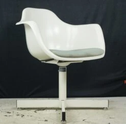 Vintage Mid Century Fiberglass Bucket Swivel Chair 18 Vintage Mid Century Fiberglass Bucket Swivel Chair -OGT Sale Store q283073 06