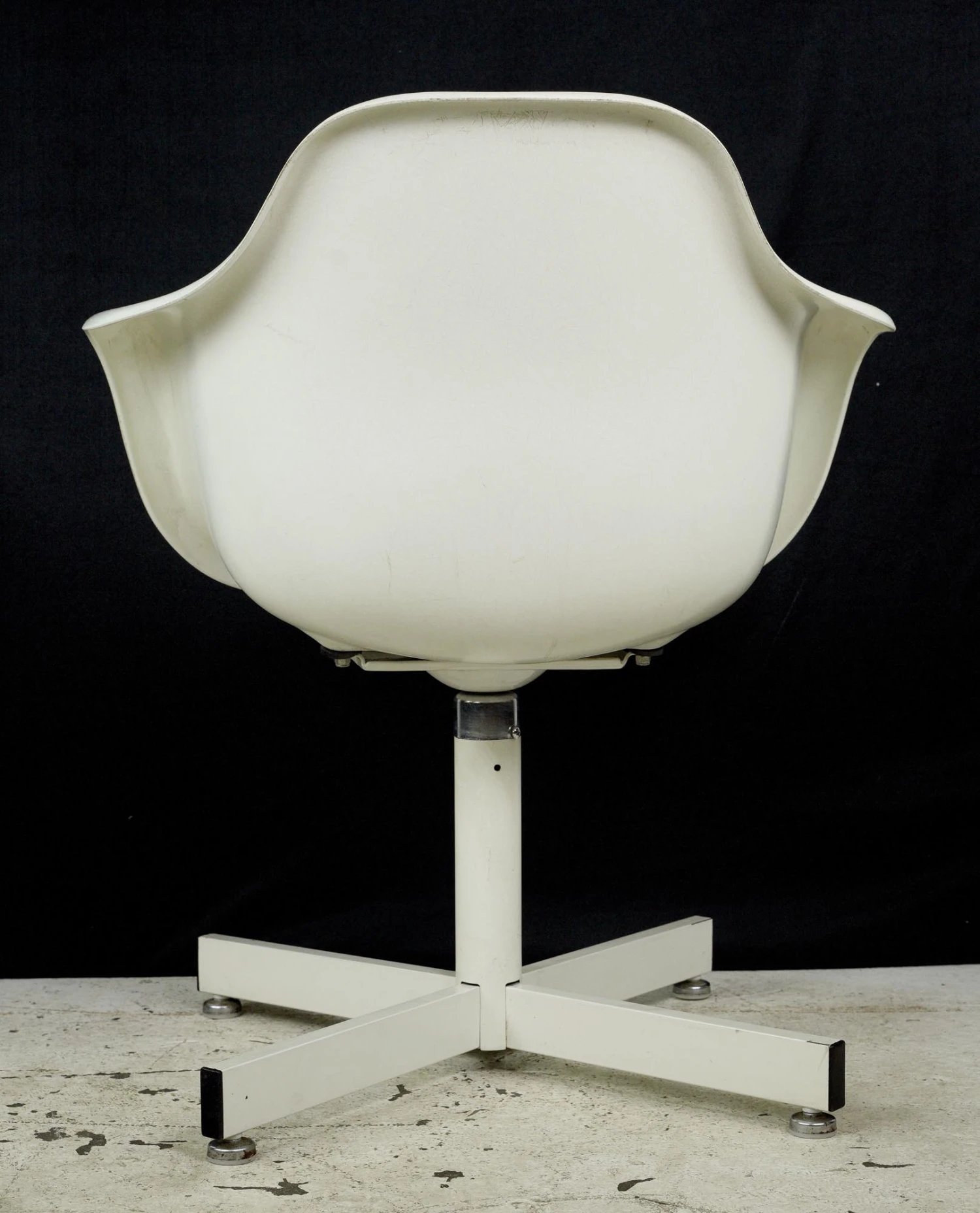 Vintage Mid Century Fiberglass Bucket Swivel Chair 11 Vintage Mid Century Fiberglass Bucket Swivel Chair - Image 9