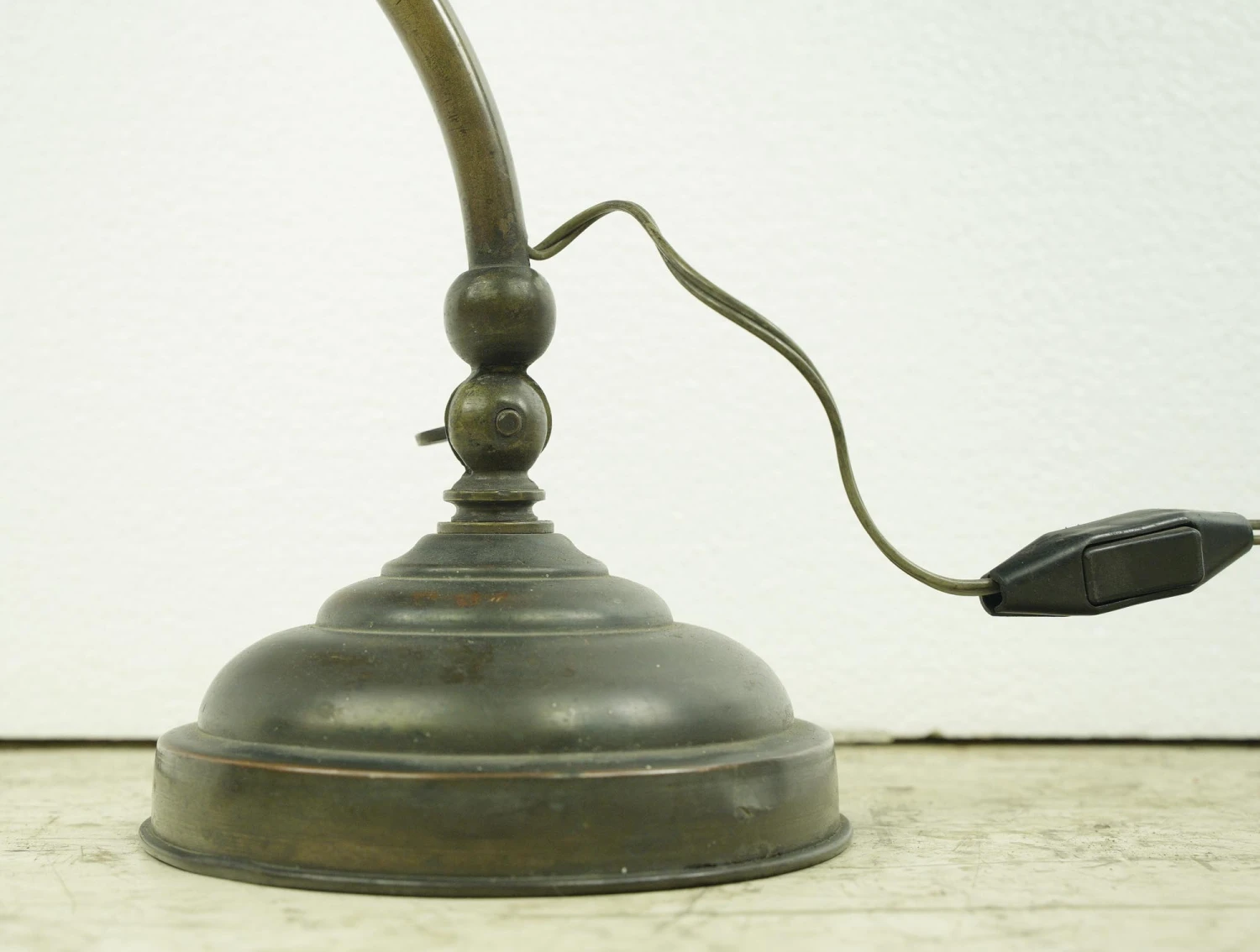 Antique Fixed Arm Swinging Head Brass Wall Desk Lamp 12 Antique Fixed Arm Swinging Head Brass Wall Desk Lamp - Image 10