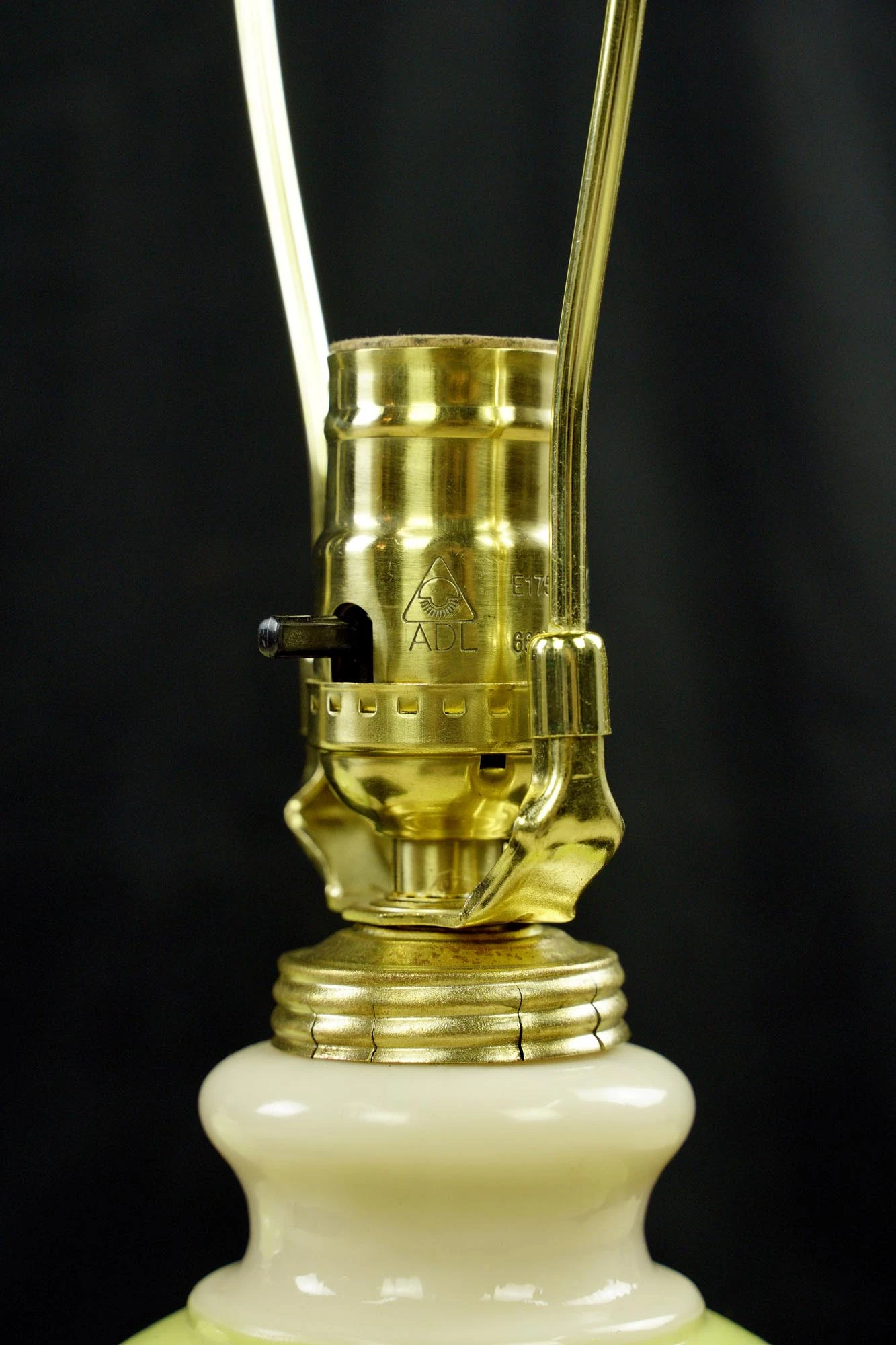 Pair Of Vintage Daisy Green & White Alacite Table Lamps 11 Pair Of Vintage Daisy Green & White Alacite Table Lamps - Image 9