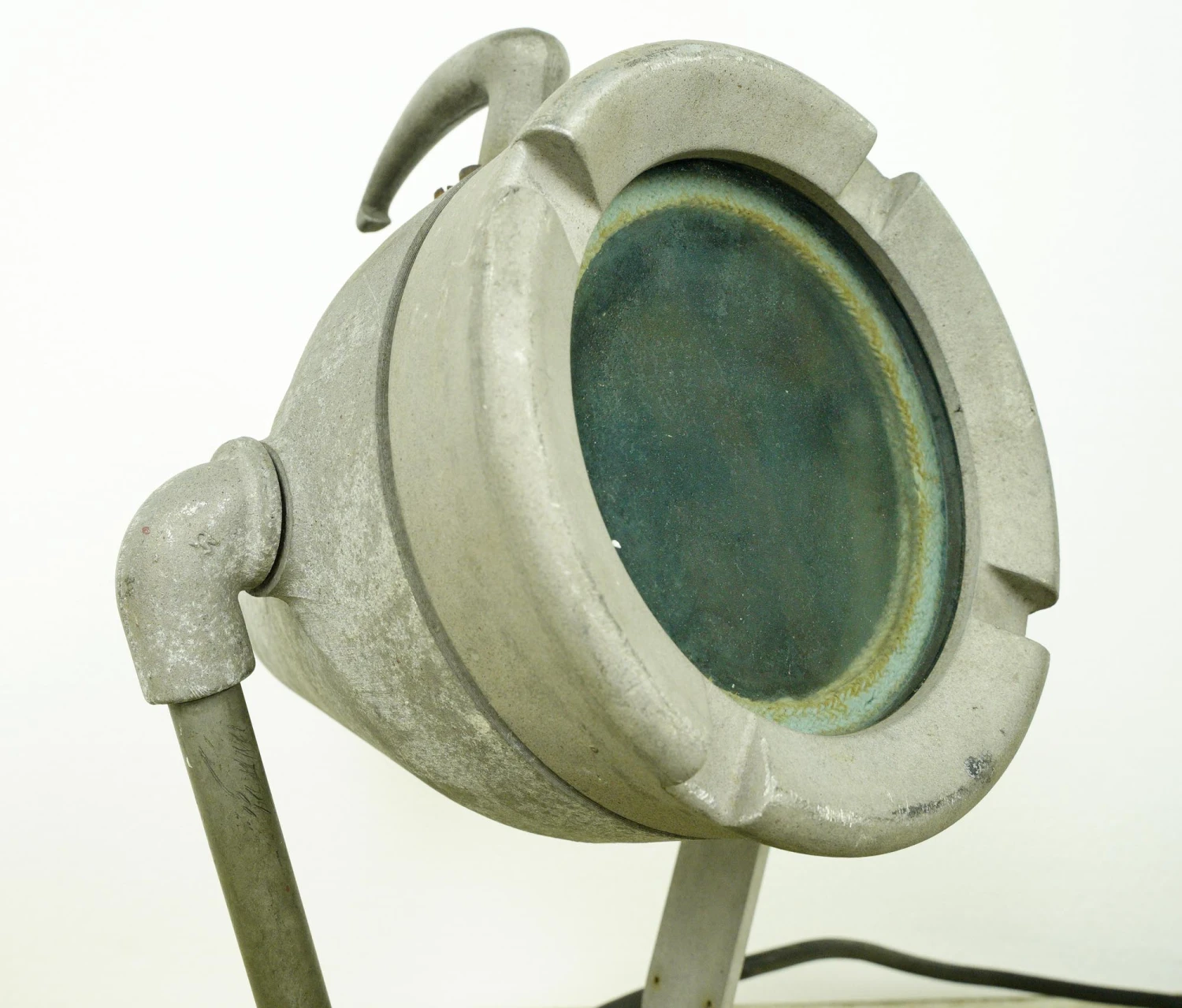 Early 20th Century Salvaged Pyle Cast Aluminum Nautical Spotlight 8 Early 20th Century Salvaged Pyle Cast Aluminum Nautical Spotlight - Image 6