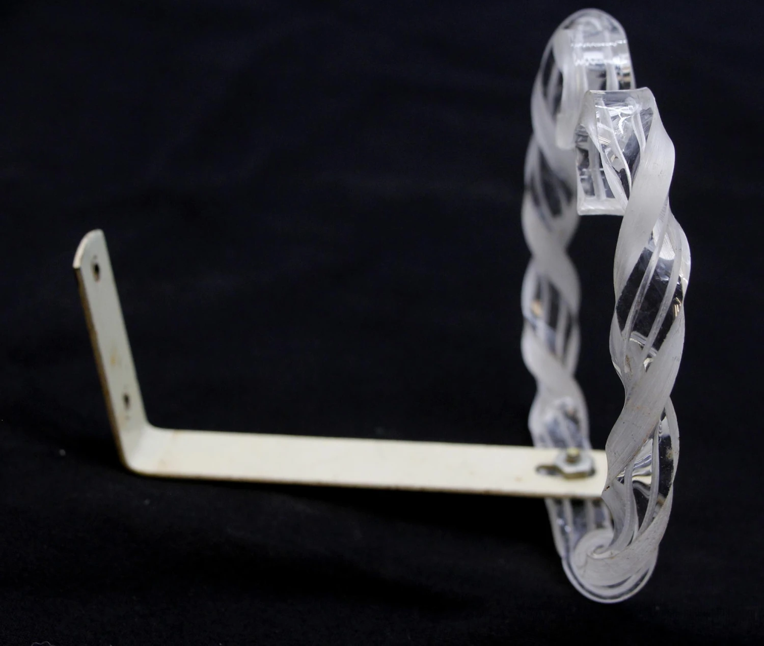 Set Of 3 Vintage Clear Lucite Twisted Curtain Drapery Tie Backs 7 Set Of 3 Vintage Clear Lucite Twisted Curtain Drapery Tie Backs - Image 5