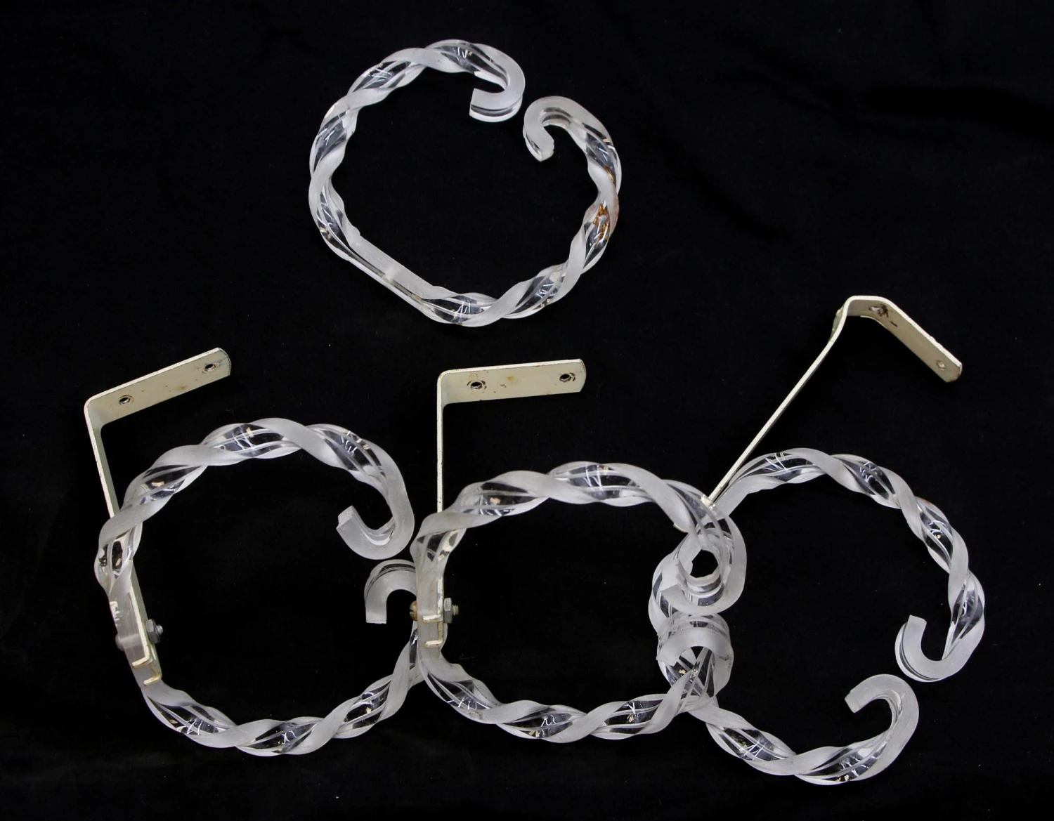 Set Of 3 Vintage Clear Lucite Twisted Curtain Drapery Tie Backs 9 Set Of 3 Vintage Clear Lucite Twisted Curtain Drapery Tie Backs - Image 7