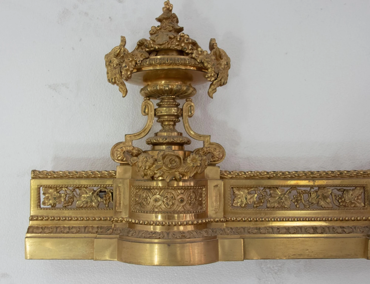 Antique 4 Ft. French Brass Fireplace Fender 7 Antique 4 Ft. French Brass Fireplace Fender - Image 5