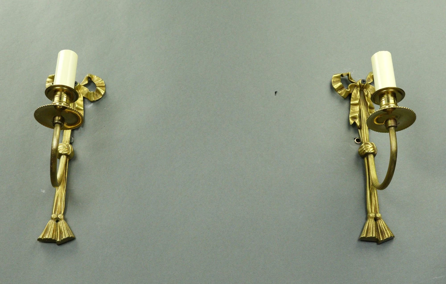 Pair Of Vintage 1 Arm Brass Ribbon Tassel Wall Sconces 10 Pair Of Vintage 1 Arm Brass Ribbon Tassel Wall Sconces - Image 8