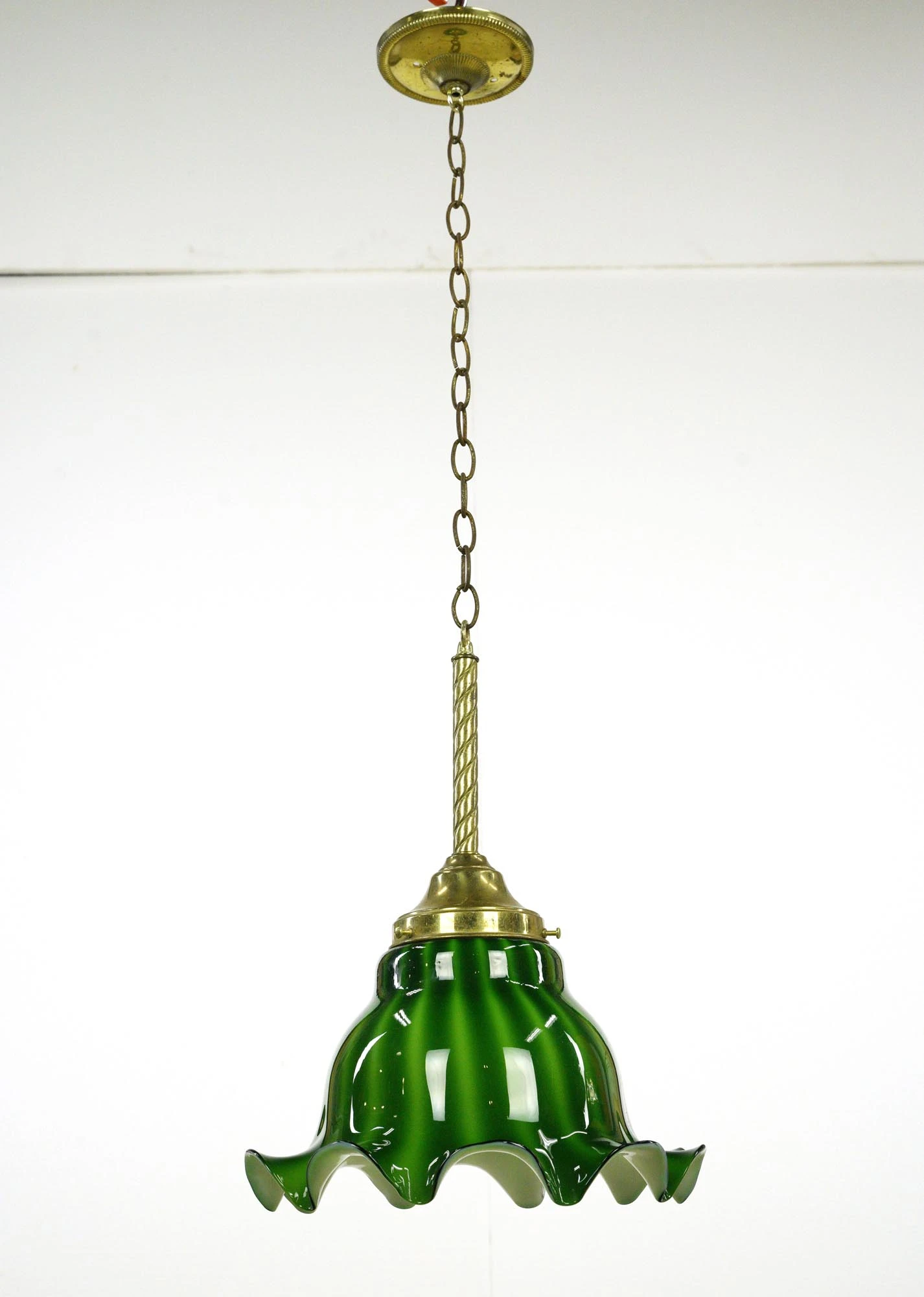 Vintage Brass Chain Ruffled Green Glass Shade Pendant Light 8 Vintage Brass Chain Ruffled Green Glass Shade Pendant Light - Image 6