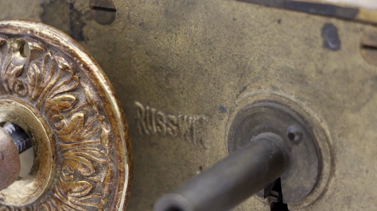 Antique Ornate Solid Brass Russwin Right Door Rim Lock & Oval Knob Set 10 Antique Ornate Solid Brass Russwin Right Door Rim Lock & Oval Knob Set - Image 8