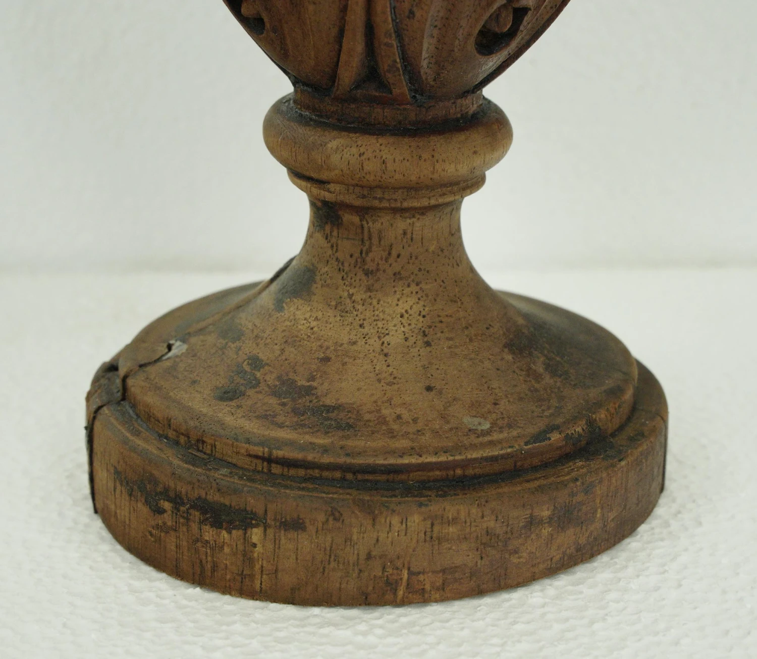 Reclaimed Hand Carved Acanthus Leaf Pine Finial 6 Reclaimed Hand Carved Acanthus Leaf Pine Finial - Image 4