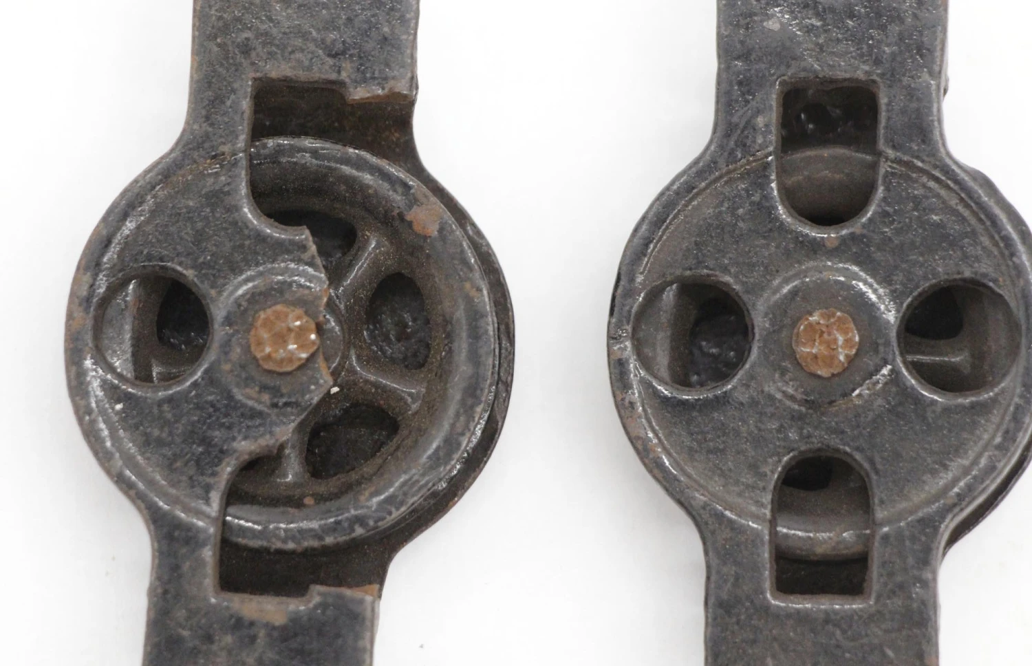 Set Of 5 Single Wheel Cast Iron Pulleys 6 Set Of 5 Single Wheel Cast Iron Pulleys - Image 4